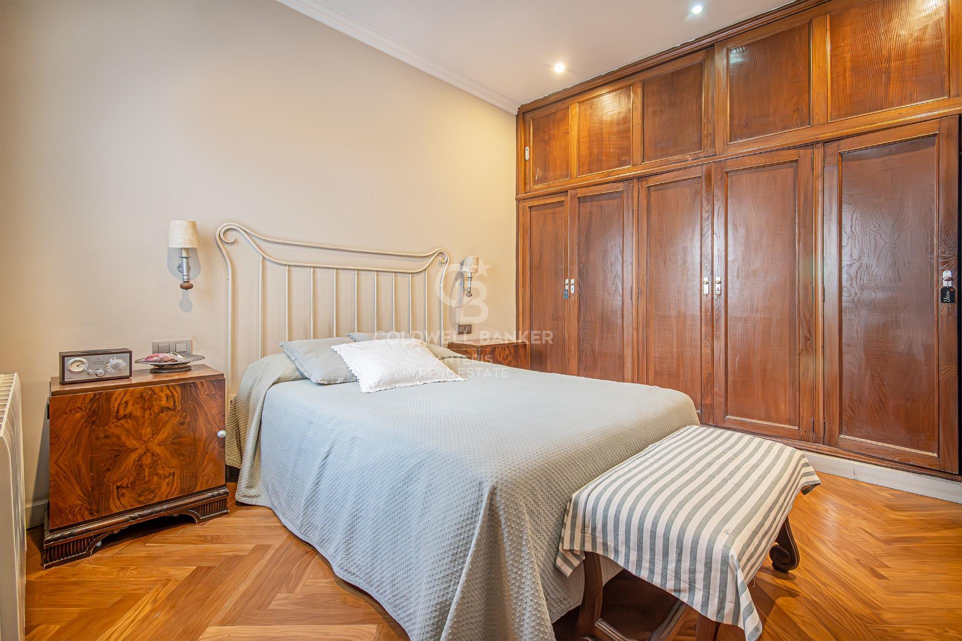 Zachwycający apartament z wysokimi sufitami i widokiem na Sagrada Familia