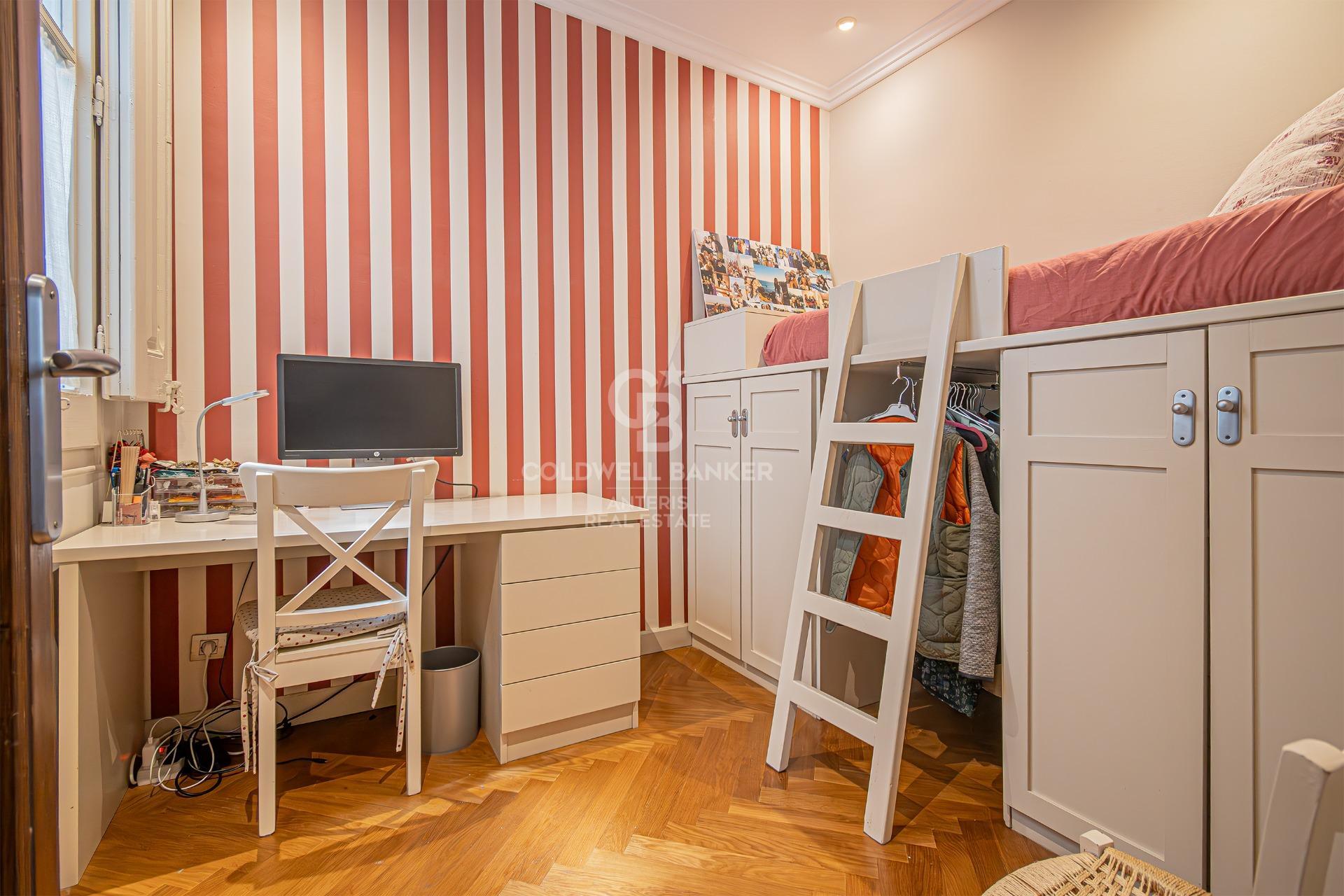 Zachwycający apartament z wysokimi sufitami i widokiem na Sagrada Familia