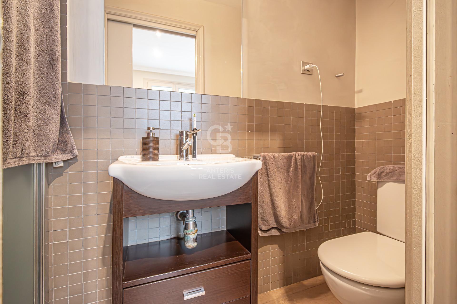 Zachwycający apartament z wysokimi sufitami i widokiem na Sagrada Familia