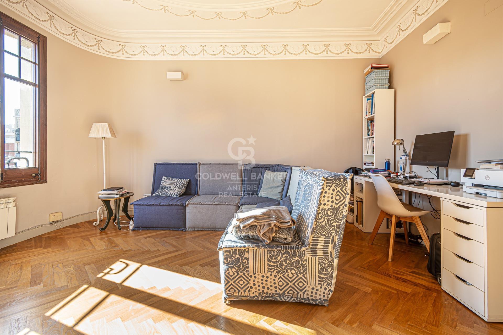 Zachwycający apartament z wysokimi sufitami i widokiem na Sagrada Familia