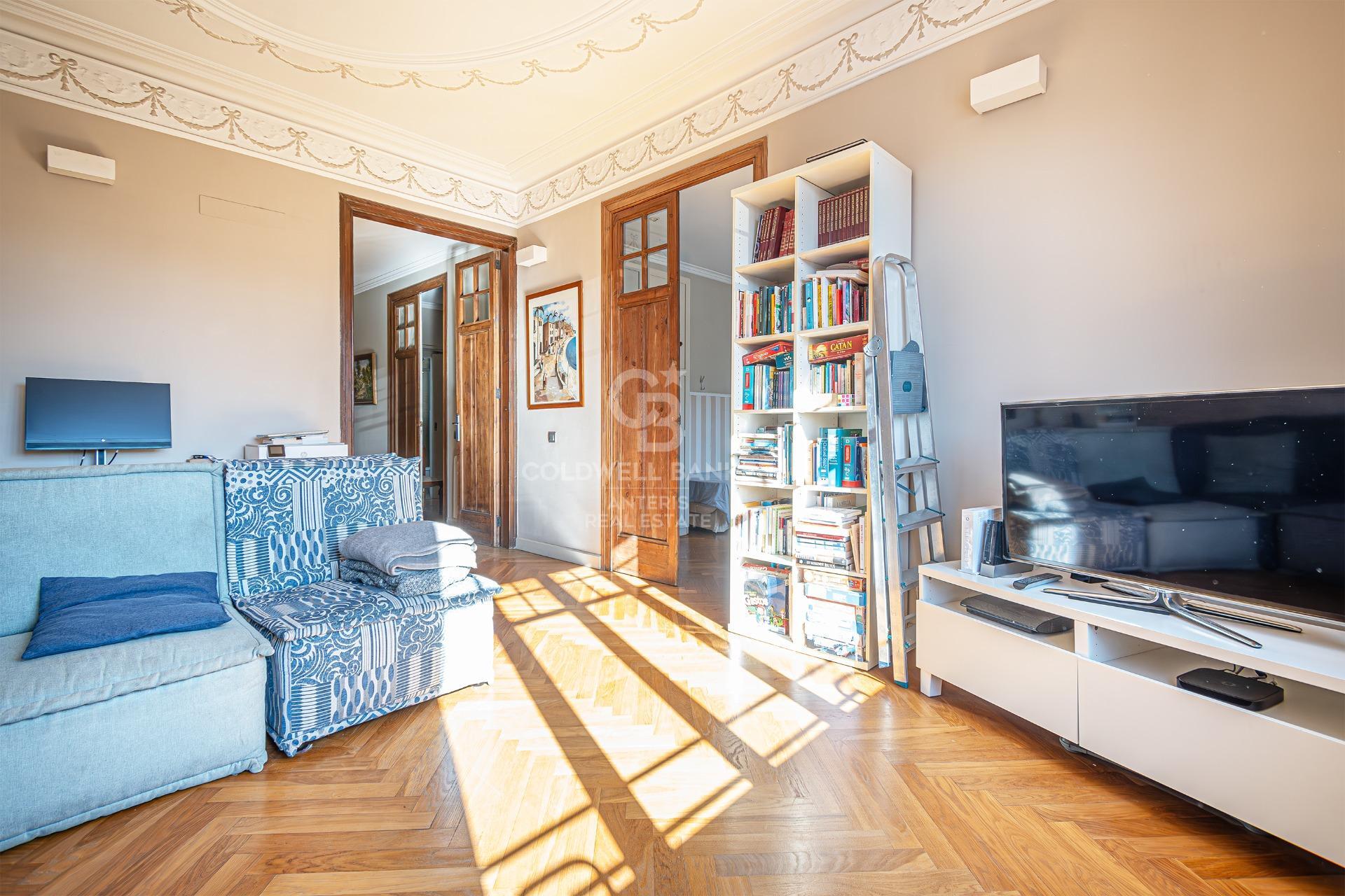 Zachwycający apartament z wysokimi sufitami i widokiem na Sagrada Familia