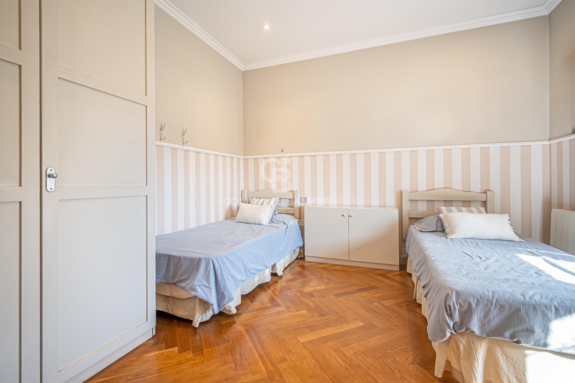 Zachwycający apartament z wysokimi sufitami i widokiem na Sagrada Familia