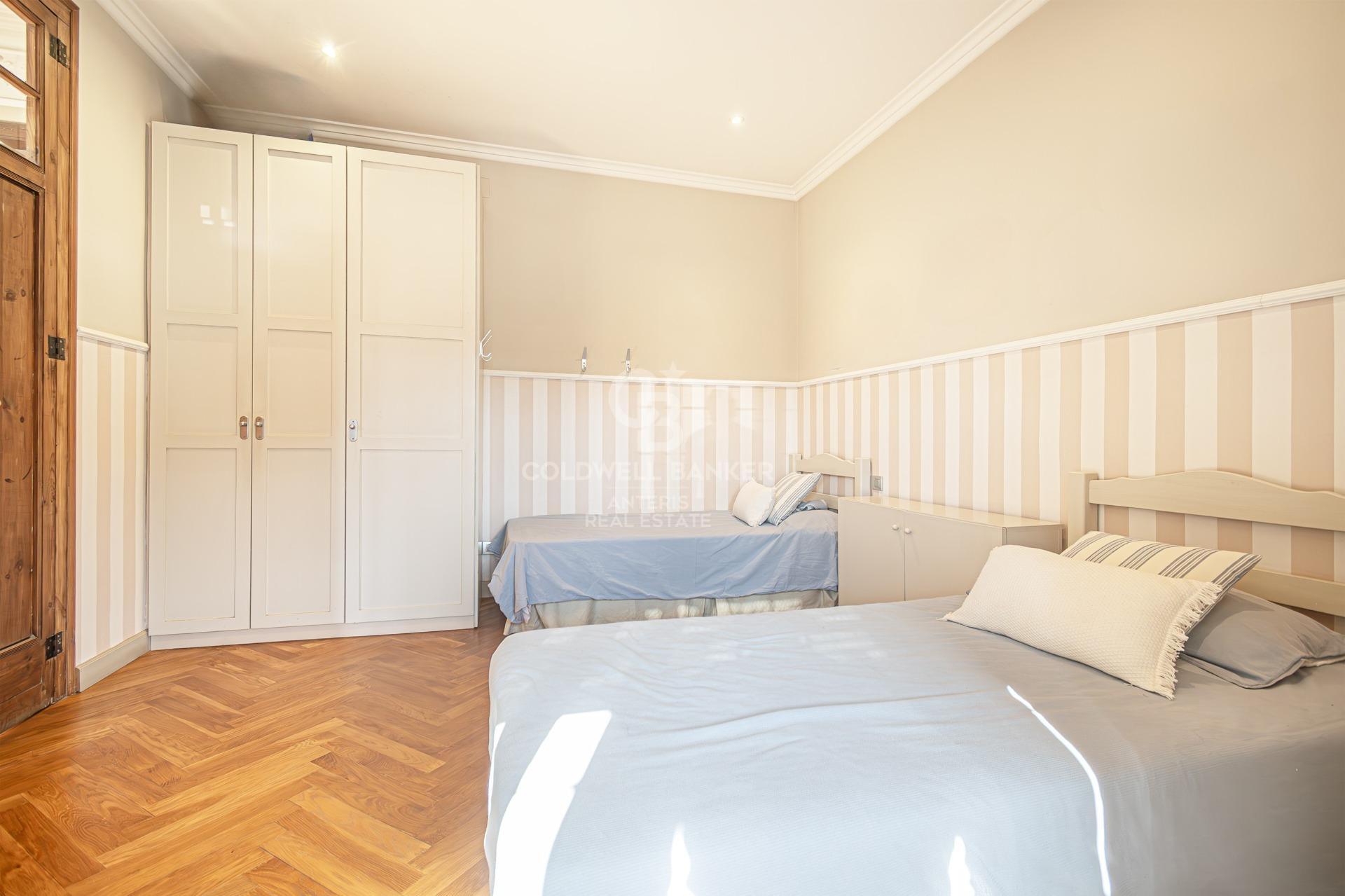 Zachwycający apartament z wysokimi sufitami i widokiem na Sagrada Familia