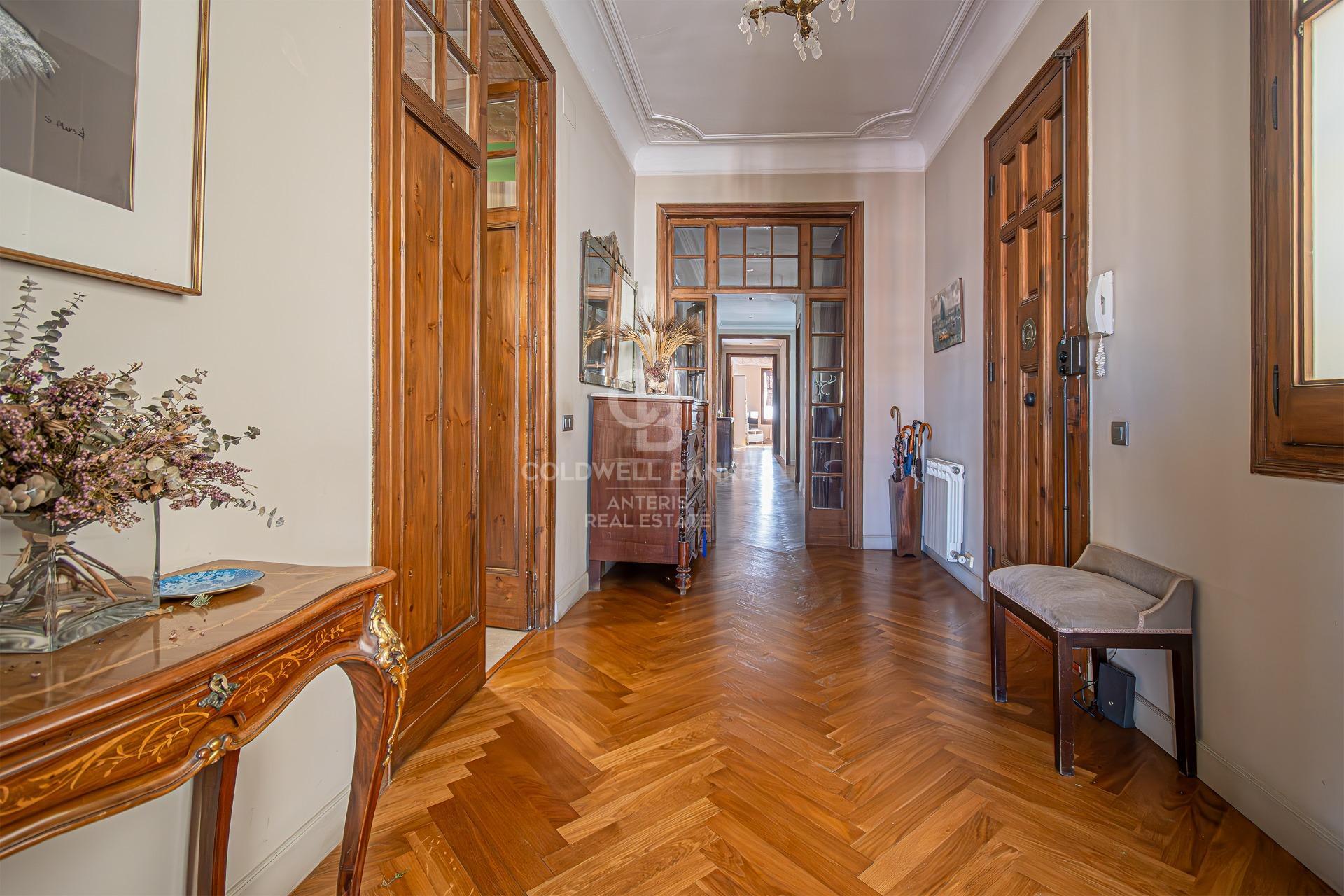 Zachwycający apartament z wysokimi sufitami i widokiem na Sagrada Familia