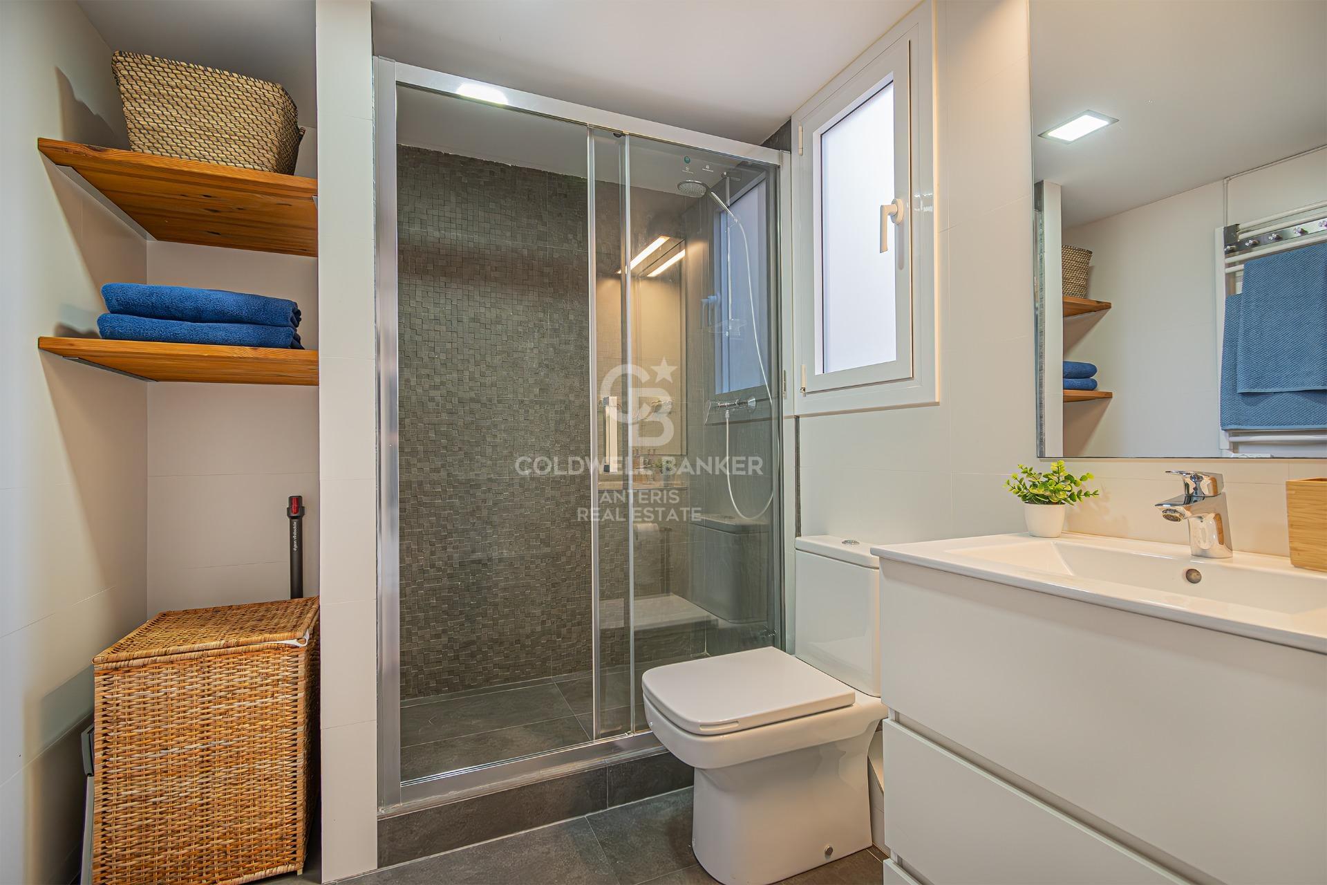 Wyjątkowe mieszkanie na poddaszu z prywatnym tarasem i nowoczesnym wystrojem