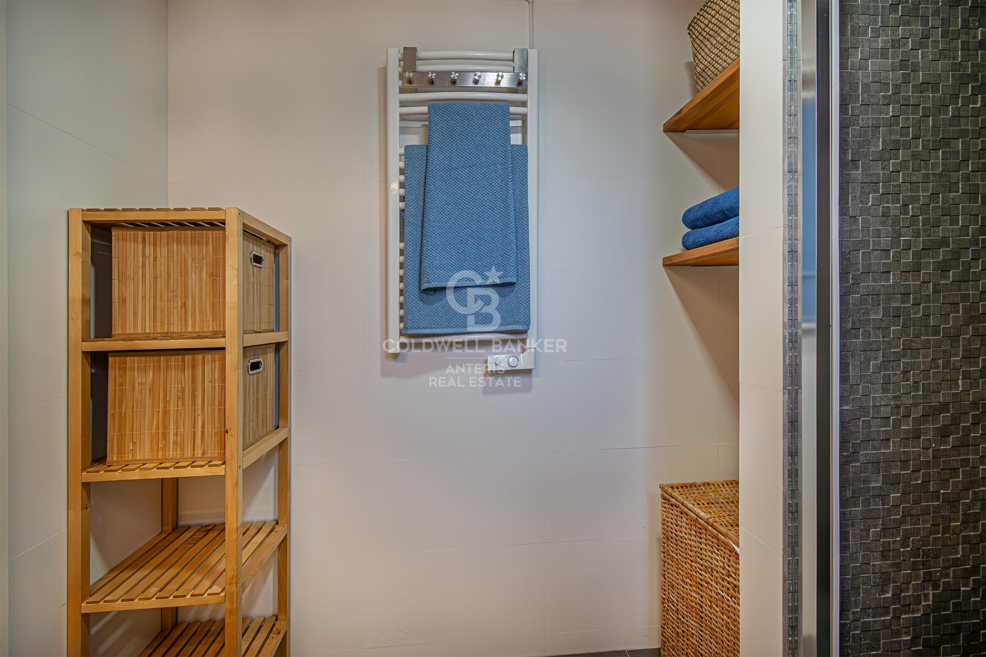 Wyjątkowe mieszkanie na poddaszu z prywatnym tarasem i nowoczesnym wystrojem