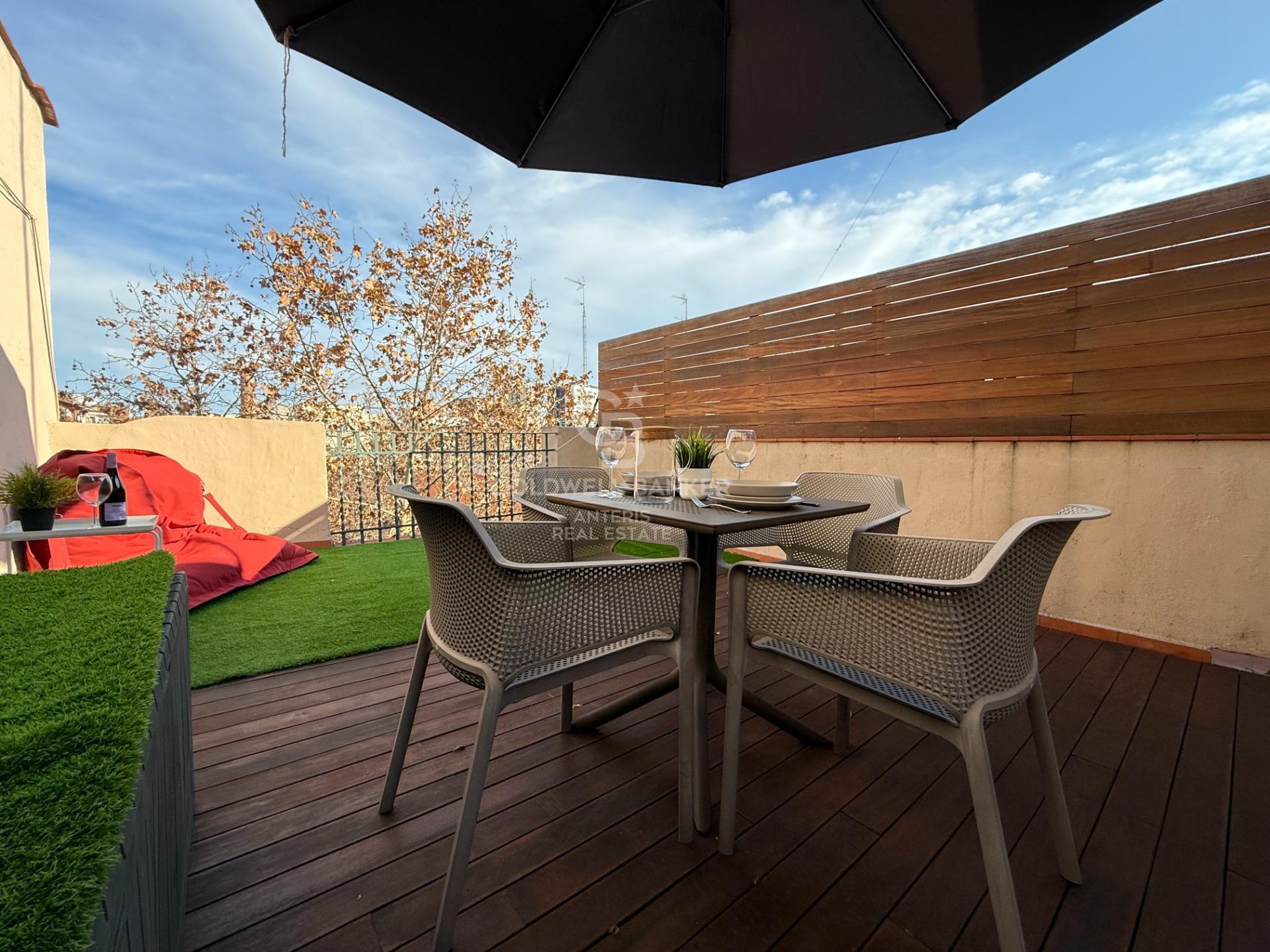 Wyjątkowe mieszkanie na poddaszu z prywatnym tarasem i nowoczesnym wystrojem