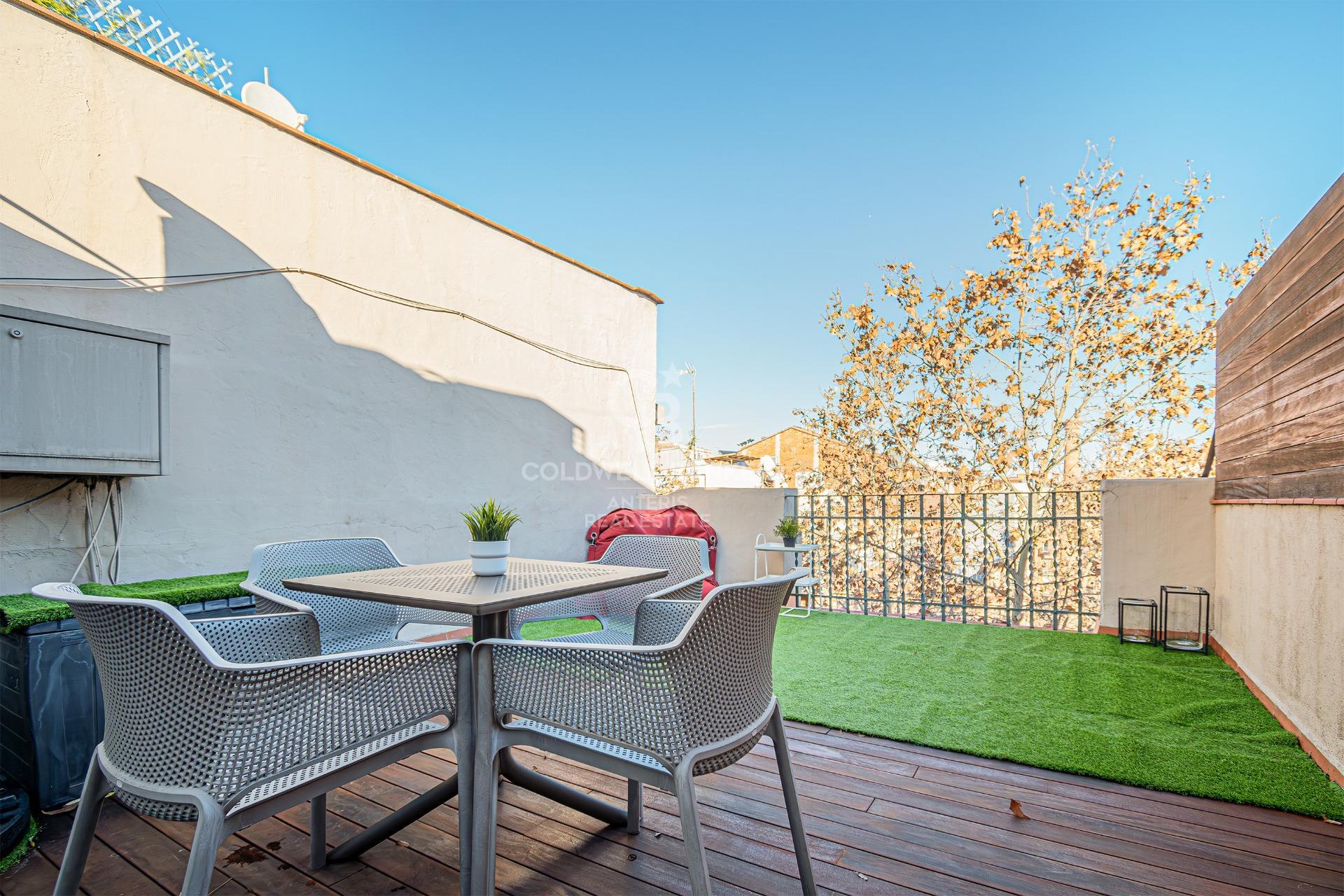 Wyjątkowe mieszkanie na poddaszu z prywatnym tarasem i nowoczesnym wystrojem