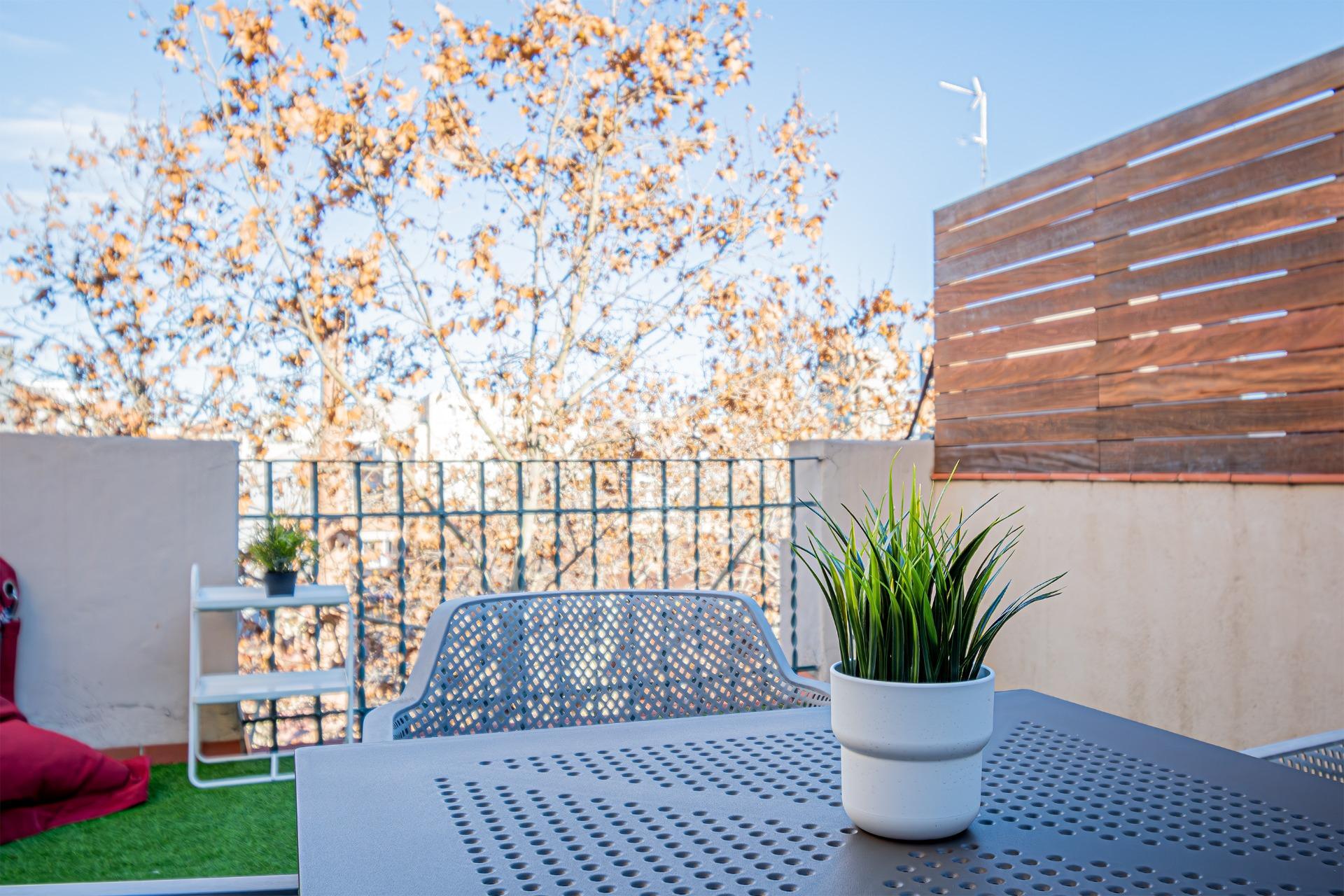 Wyjątkowe mieszkanie na poddaszu z prywatnym tarasem i nowoczesnym wystrojem