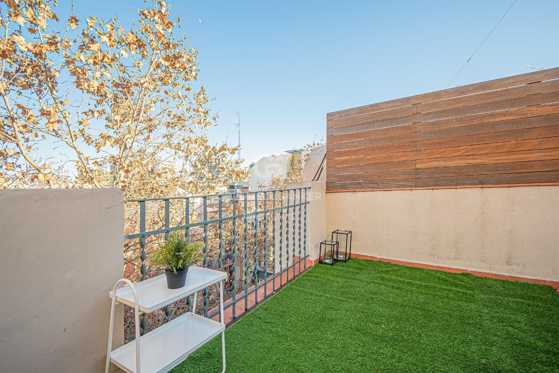 Wyjątkowe mieszkanie na poddaszu z prywatnym tarasem i nowoczesnym wystrojem