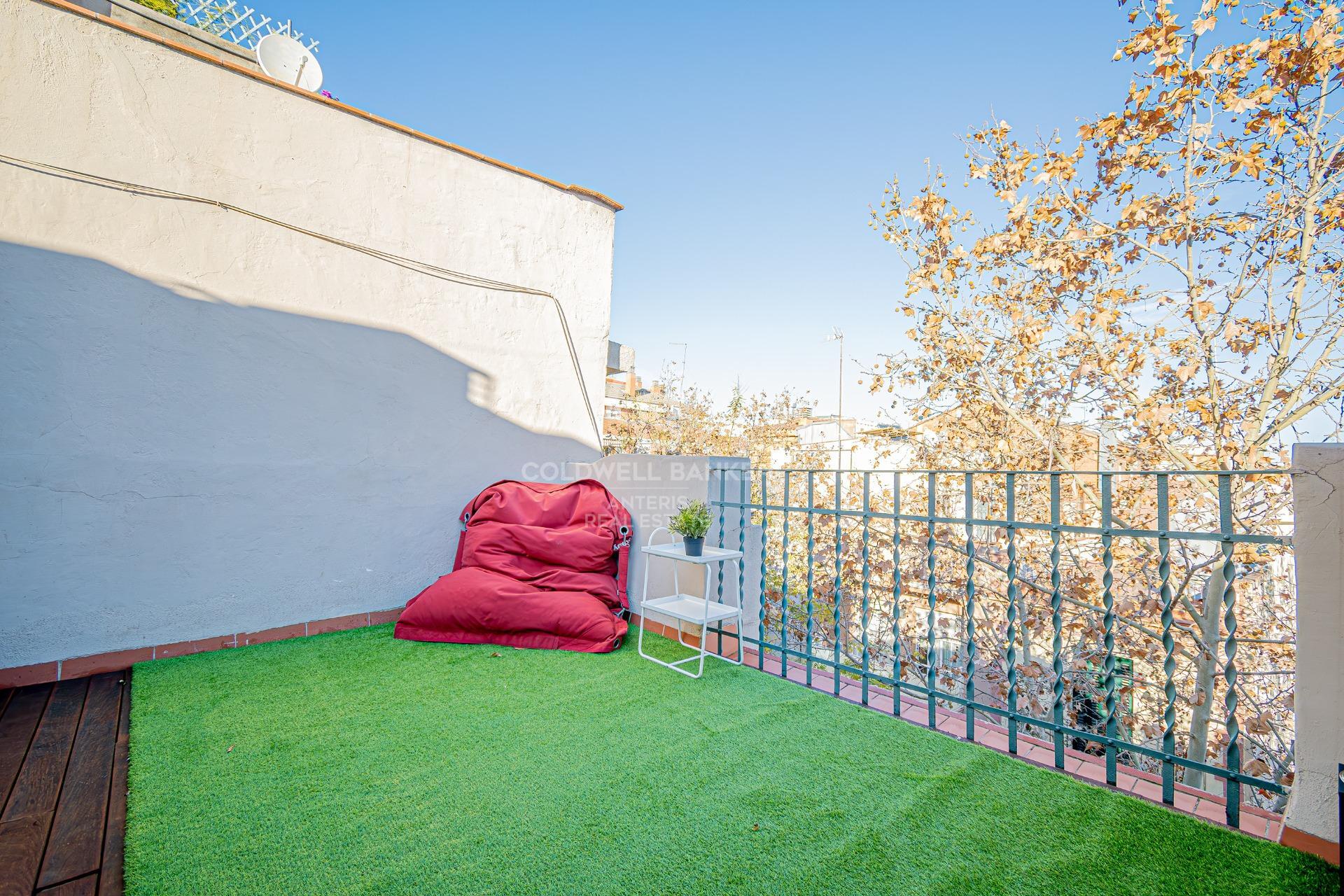 Wyjątkowe mieszkanie na poddaszu z prywatnym tarasem i nowoczesnym wystrojem