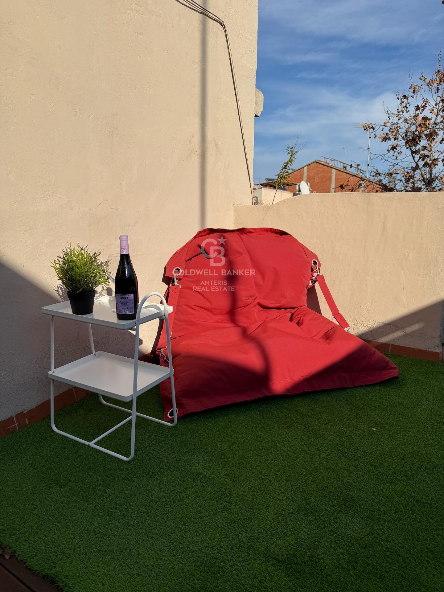 Wyjątkowe mieszkanie na poddaszu z prywatnym tarasem i nowoczesnym wystrojem