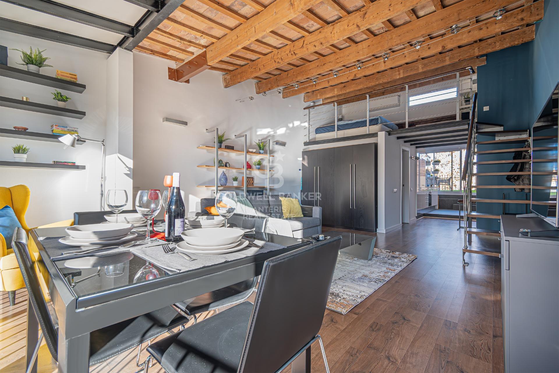 Wyjątkowe mieszkanie na poddaszu z prywatnym tarasem i nowoczesnym wystrojem