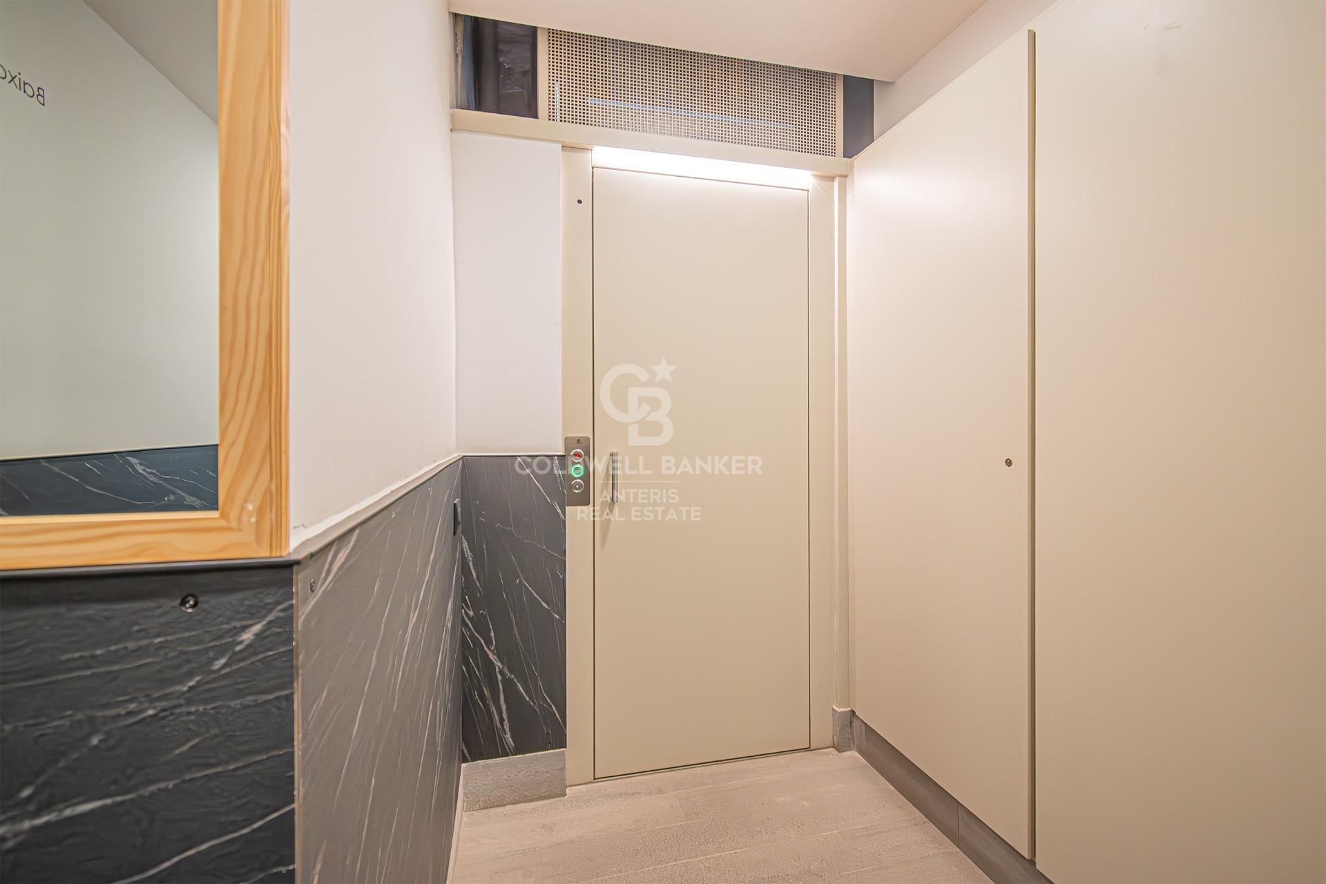 Wyjątkowe mieszkanie na poddaszu z prywatnym tarasem i nowoczesnym wystrojem