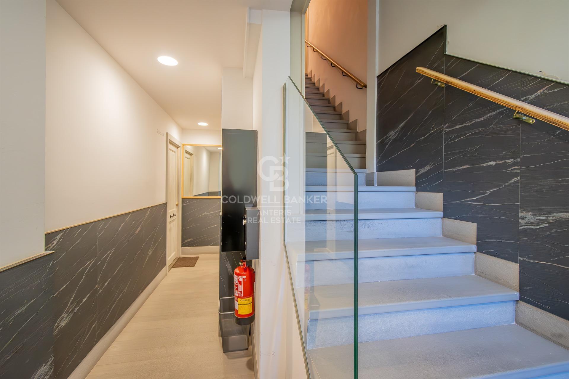 Wyjątkowe mieszkanie na poddaszu z prywatnym tarasem i nowoczesnym wystrojem