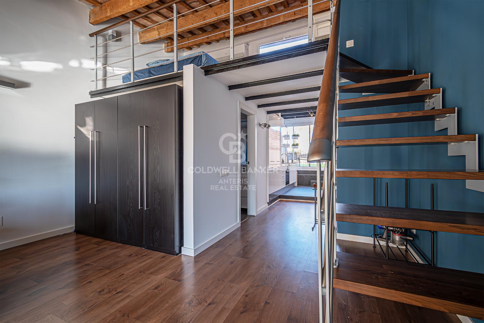 Wyjątkowe mieszkanie na poddaszu z prywatnym tarasem i nowoczesnym wystrojem