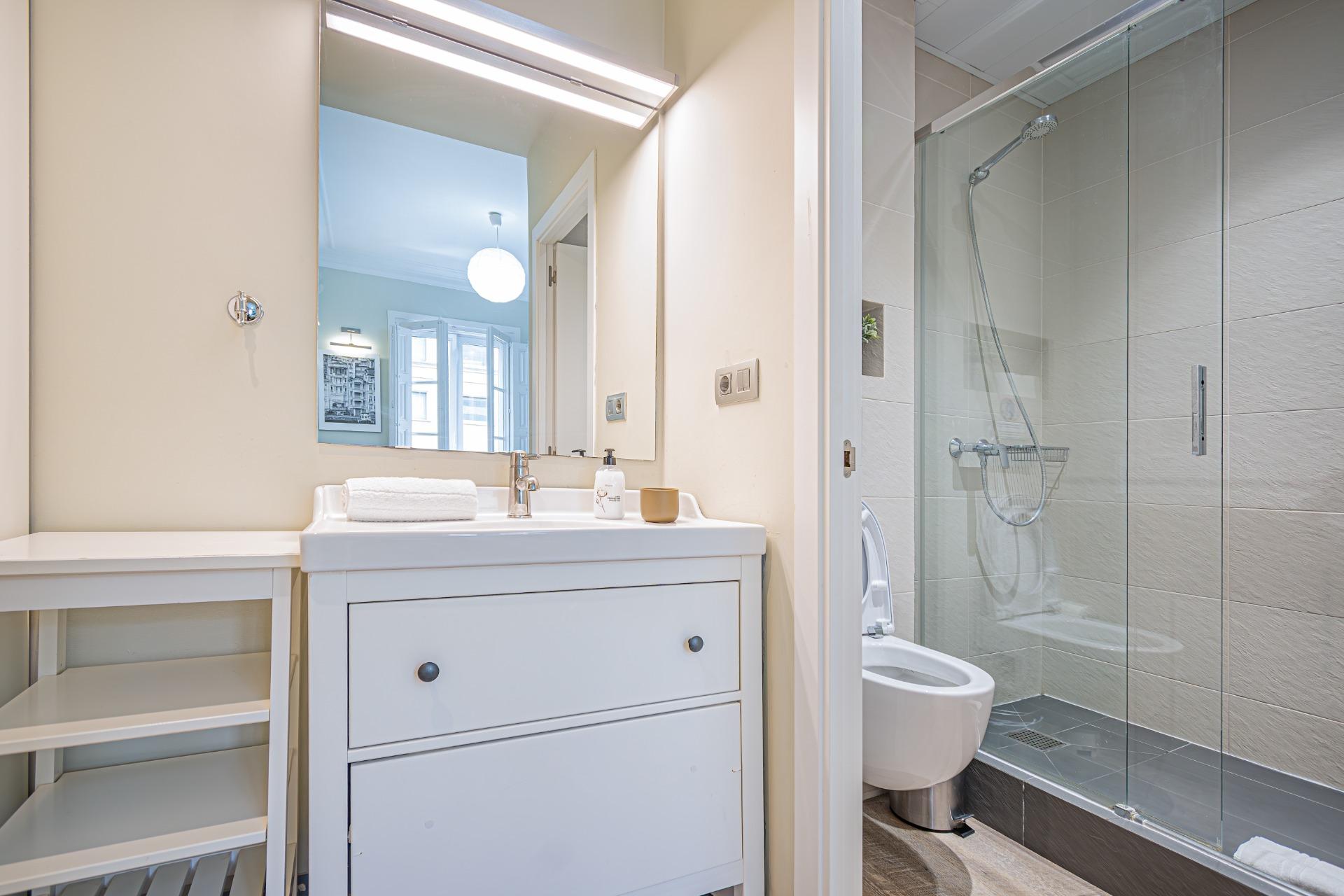 Przestronny i elegancki apartament w centrum l’Eixample