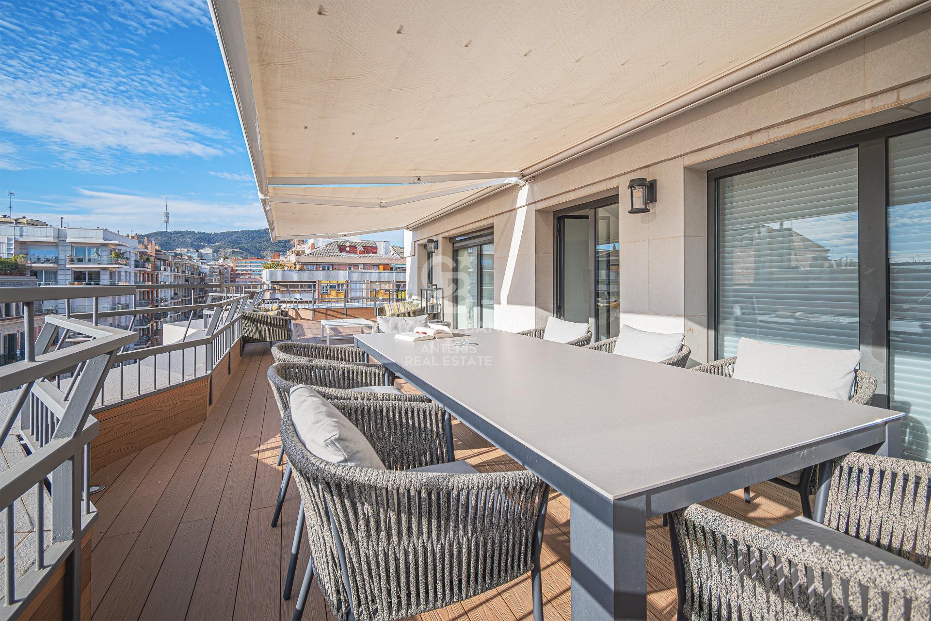 Modern penthouse with expansive terrace and stunning Barcelona city views