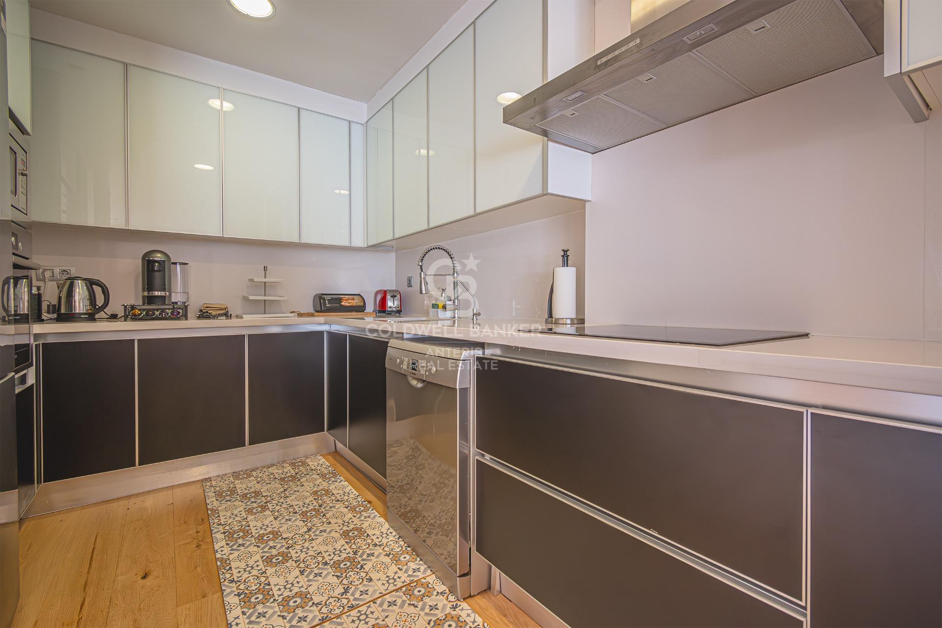 Modern penthouse with expansive terrace and stunning Barcelona city views