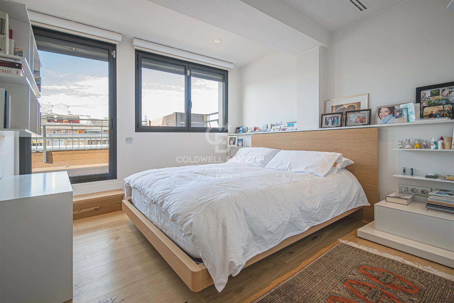 Modern penthouse with expansive terrace and stunning Barcelona city views