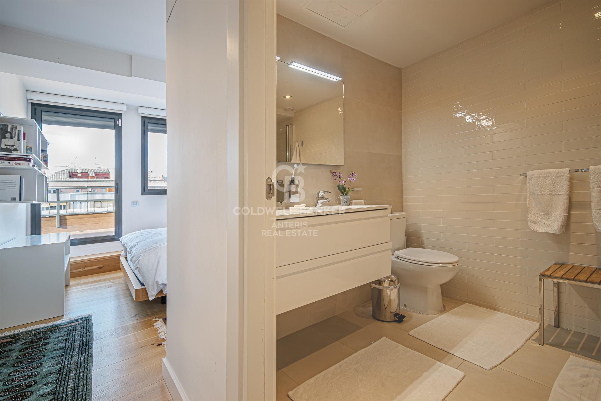 Modern penthouse with expansive terrace and stunning Barcelona city views