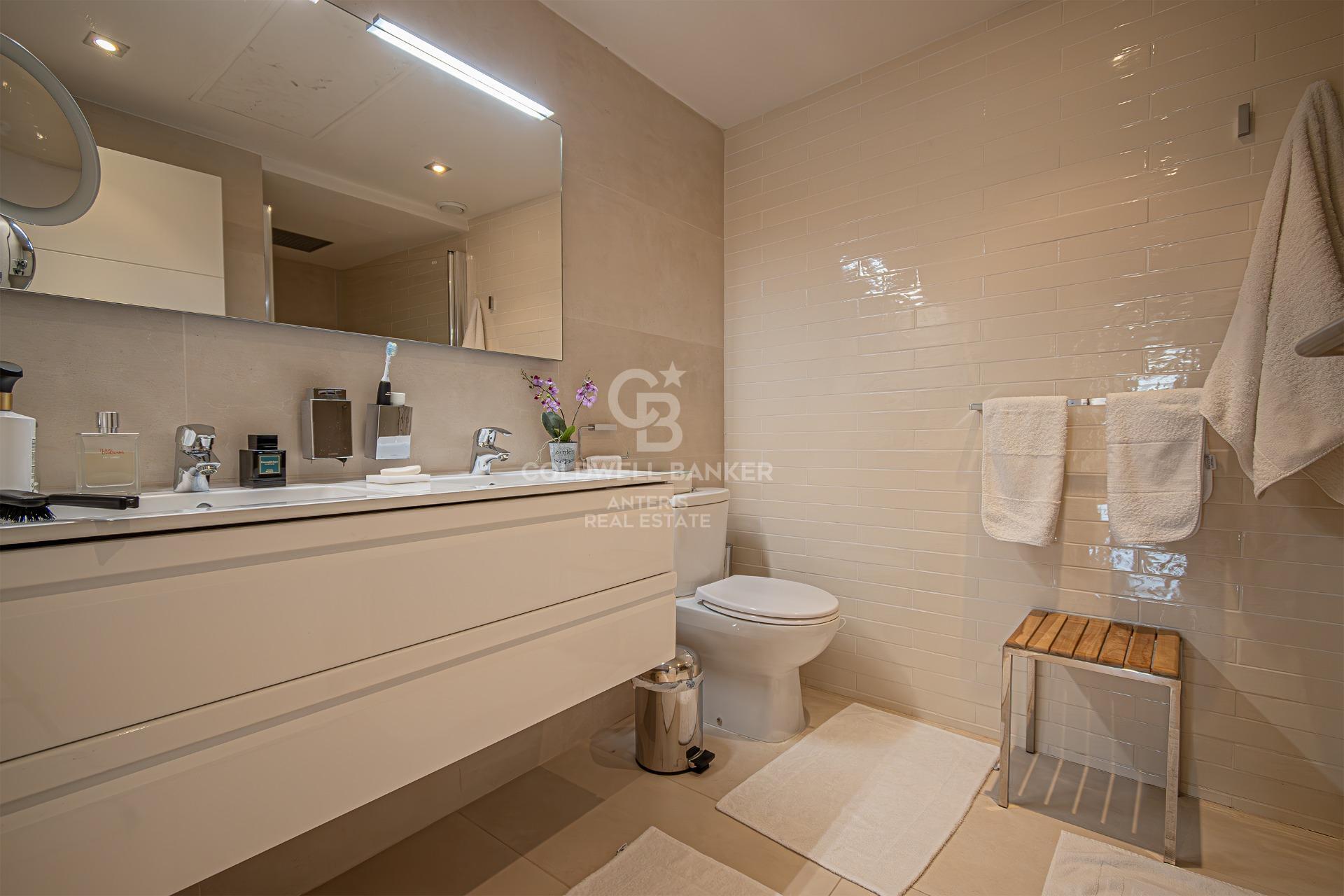 Modern penthouse with expansive terrace and stunning Barcelona city views