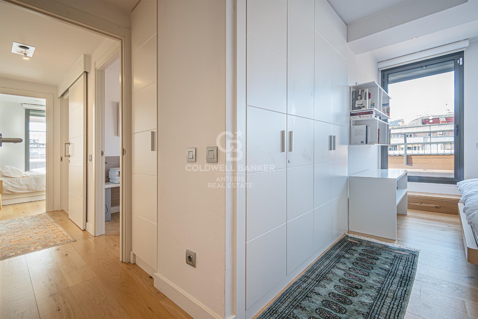 Modern penthouse with expansive terrace and stunning Barcelona city views