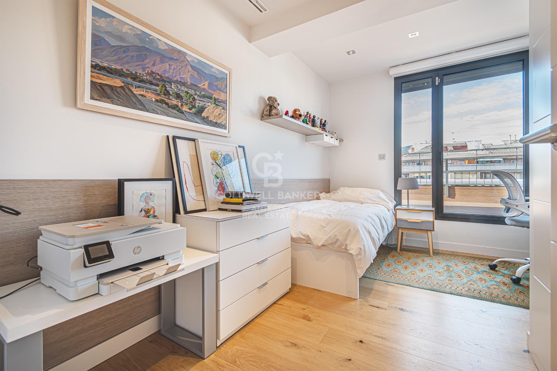 Modern penthouse with expansive terrace and stunning Barcelona city views