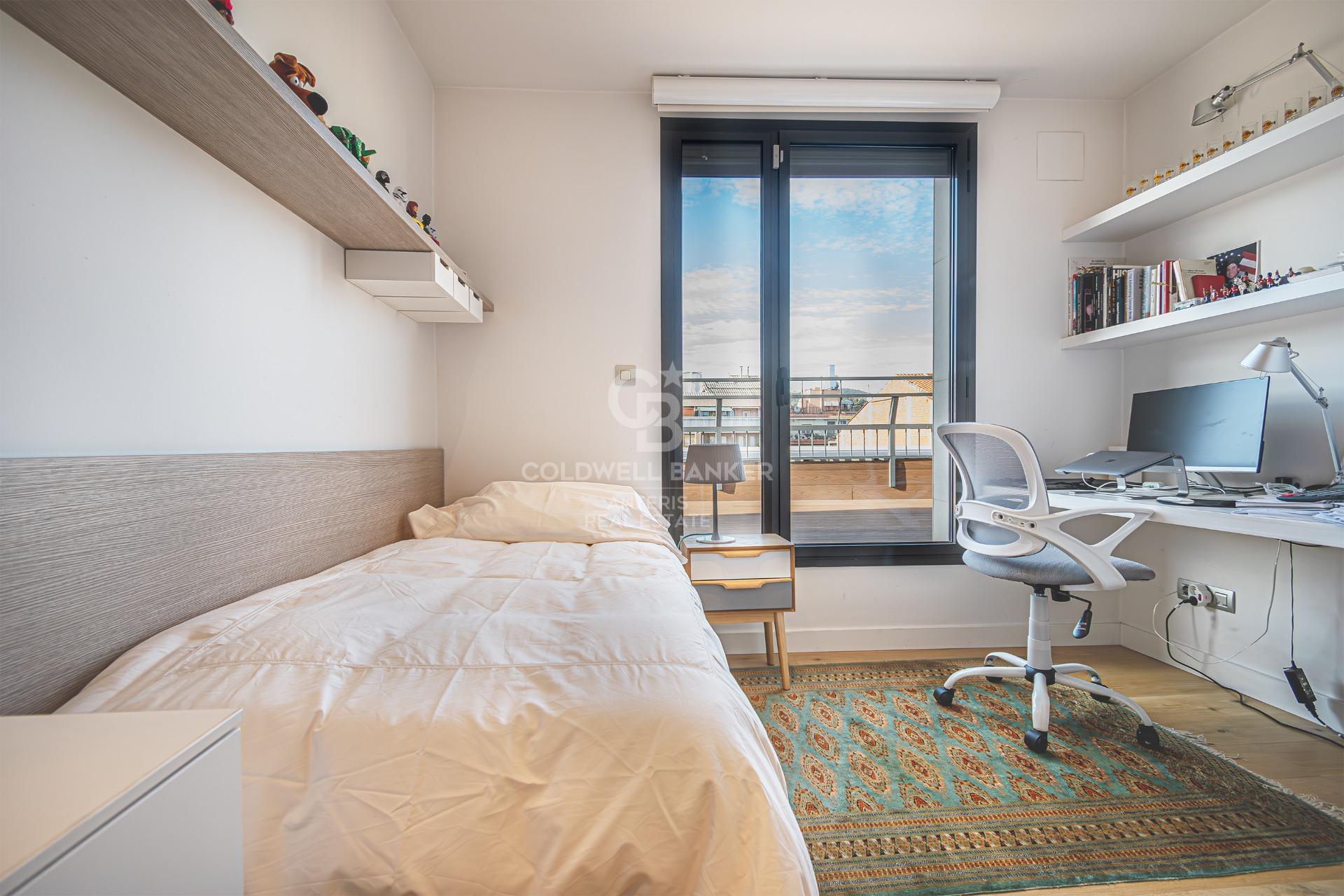 Modern penthouse with expansive terrace and stunning Barcelona city views