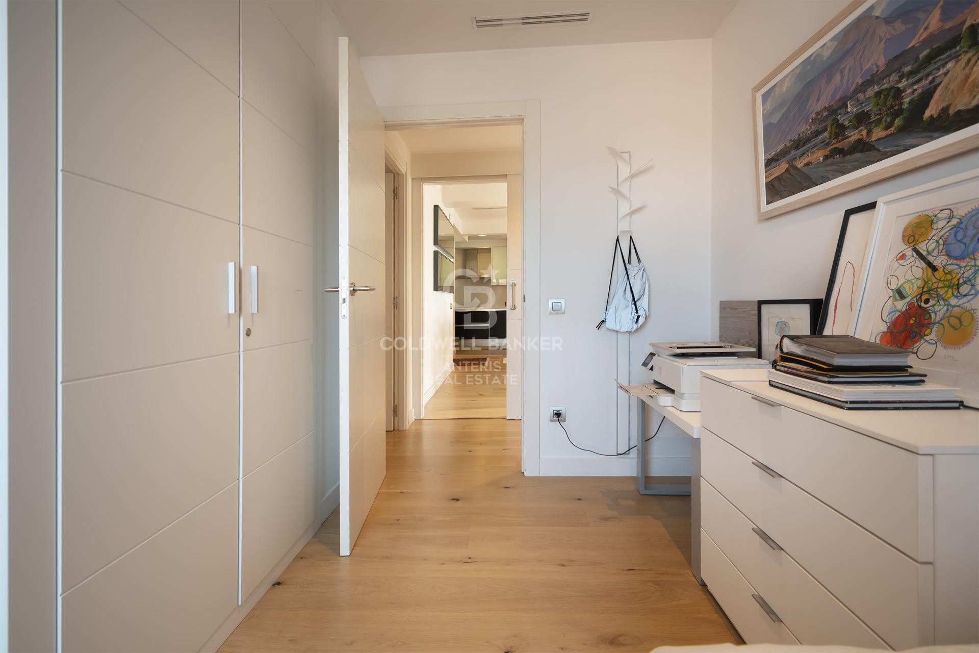 Modern penthouse with expansive terrace and stunning Barcelona city views