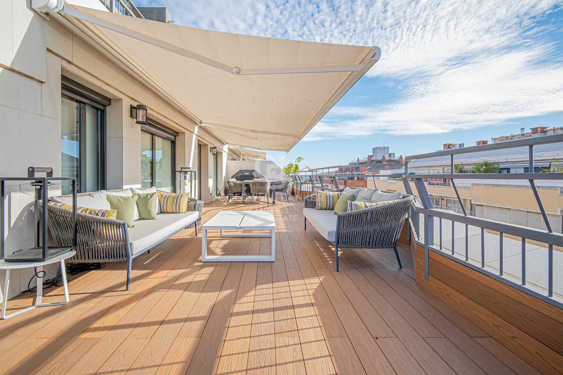 Modern penthouse with expansive terrace and stunning Barcelona city views