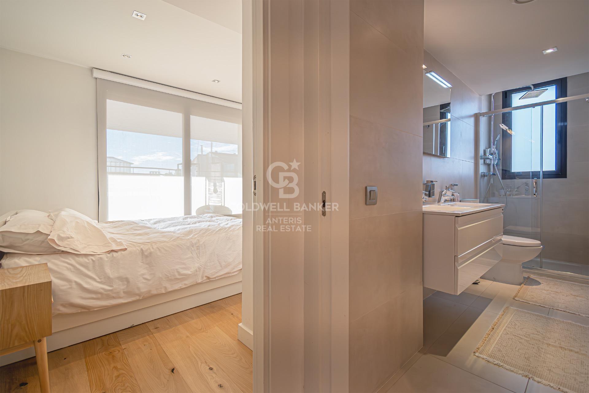 Modern penthouse with expansive terrace and stunning Barcelona city views