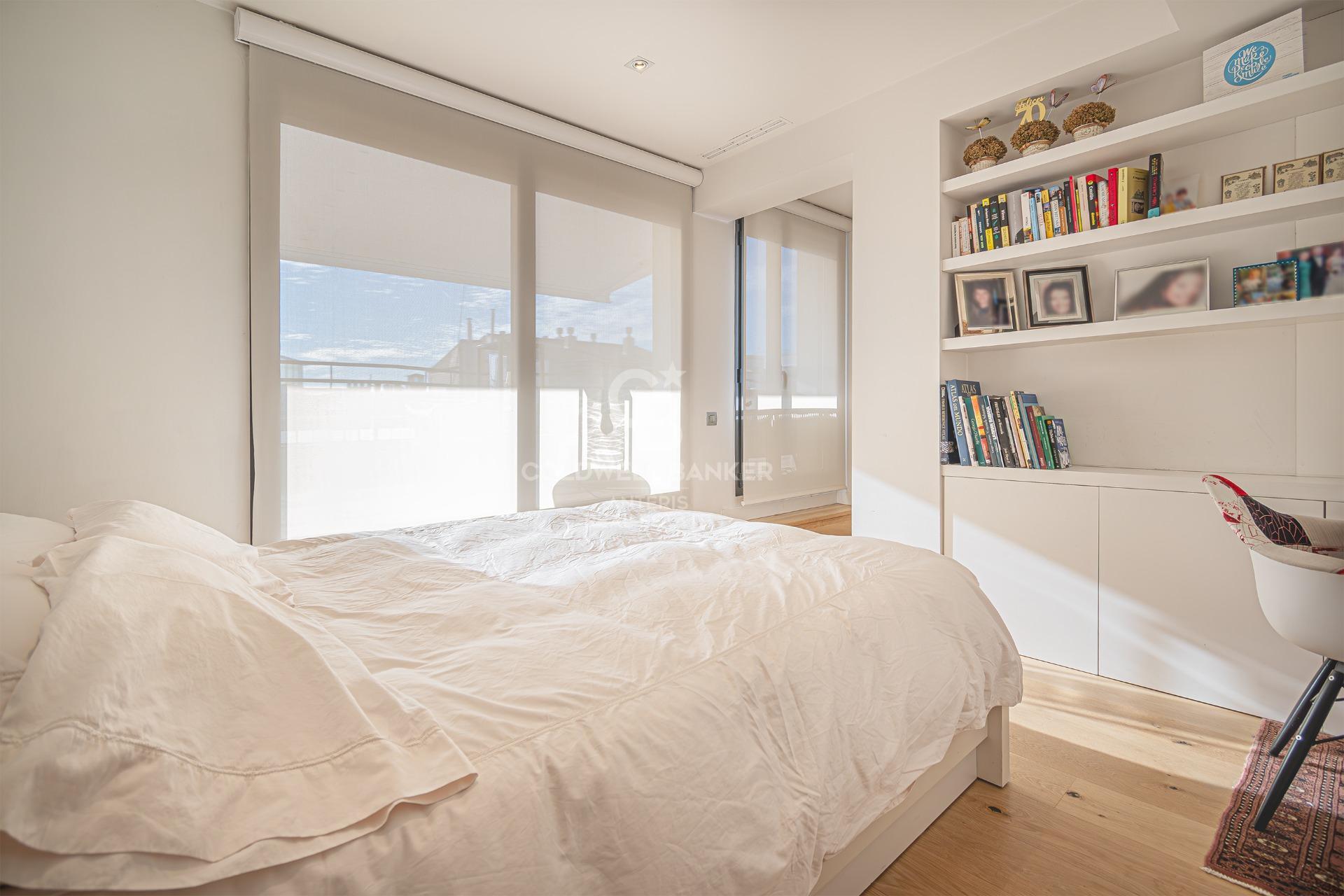 Modern penthouse with expansive terrace and stunning Barcelona city views