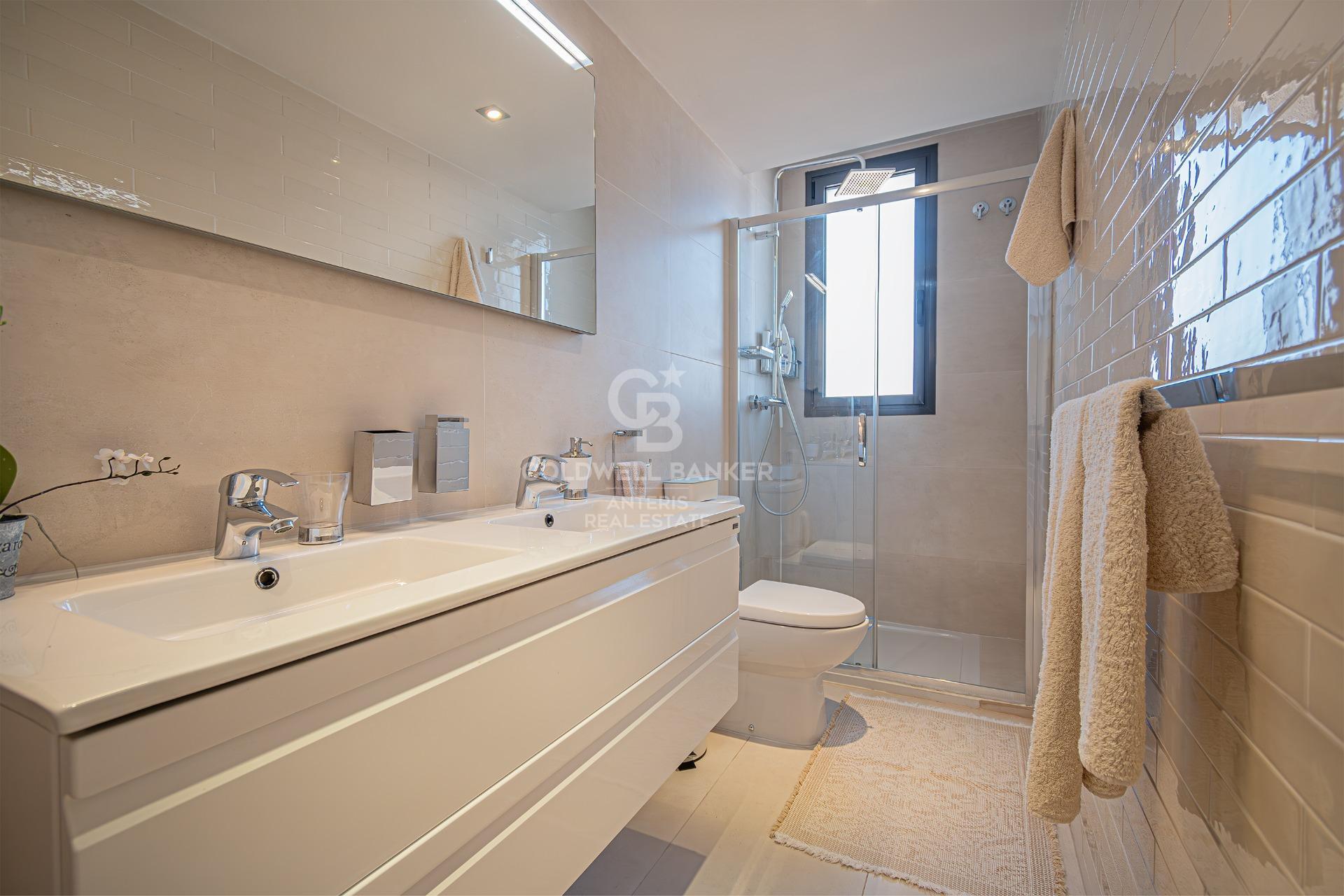 Modern penthouse with expansive terrace and stunning Barcelona city views