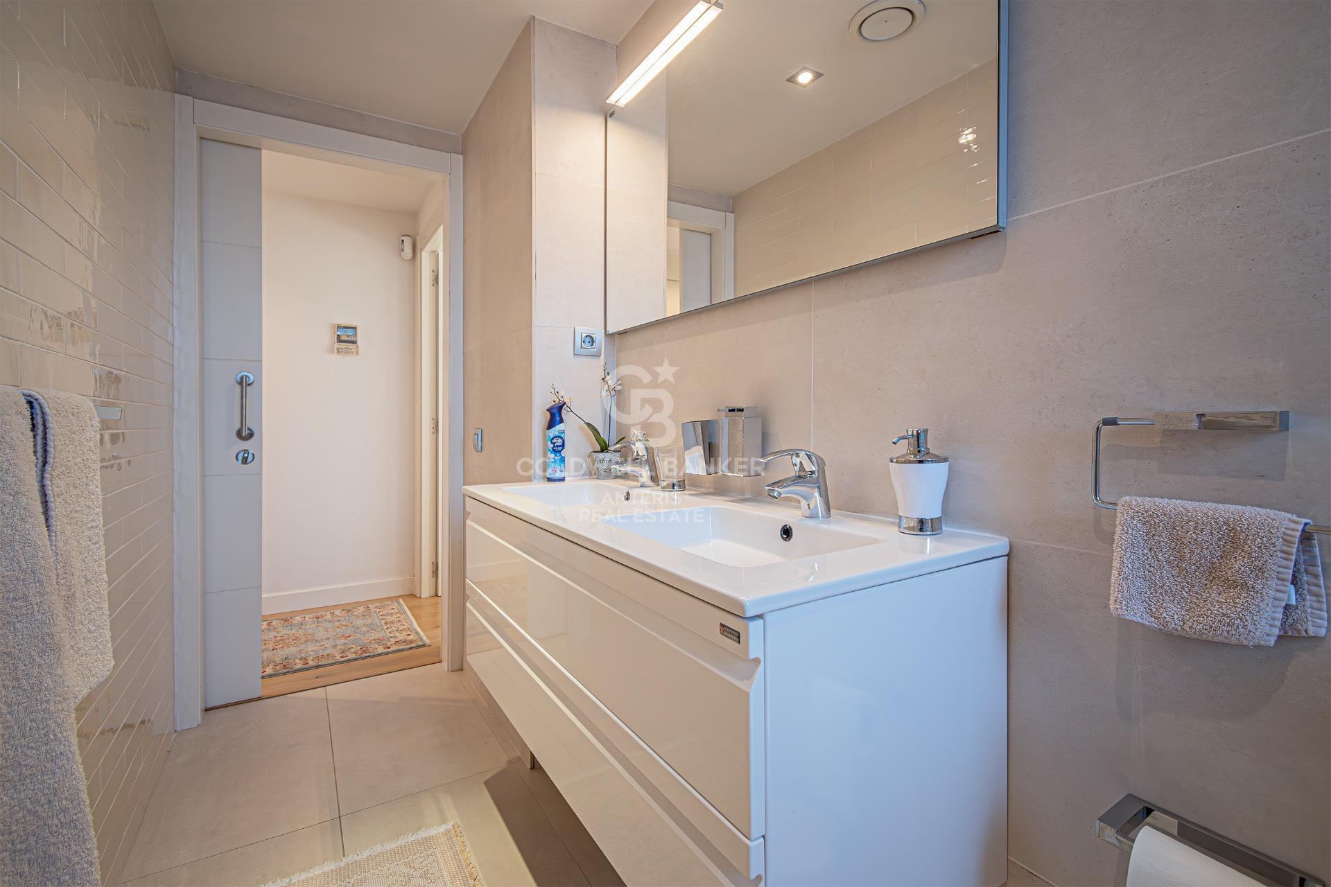 Modern penthouse with expansive terrace and stunning Barcelona city views