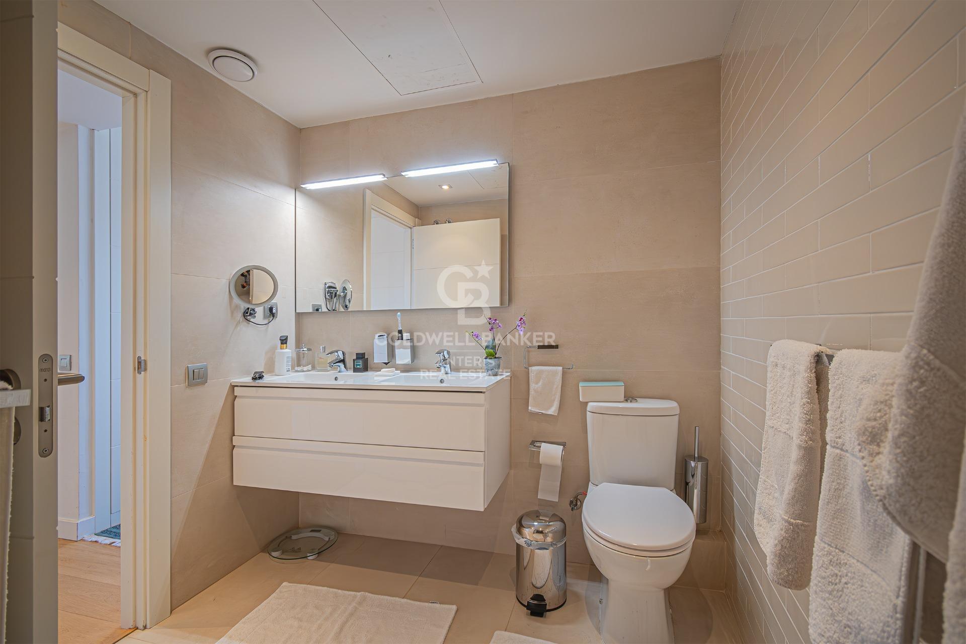 Modern penthouse with expansive terrace and stunning Barcelona city views