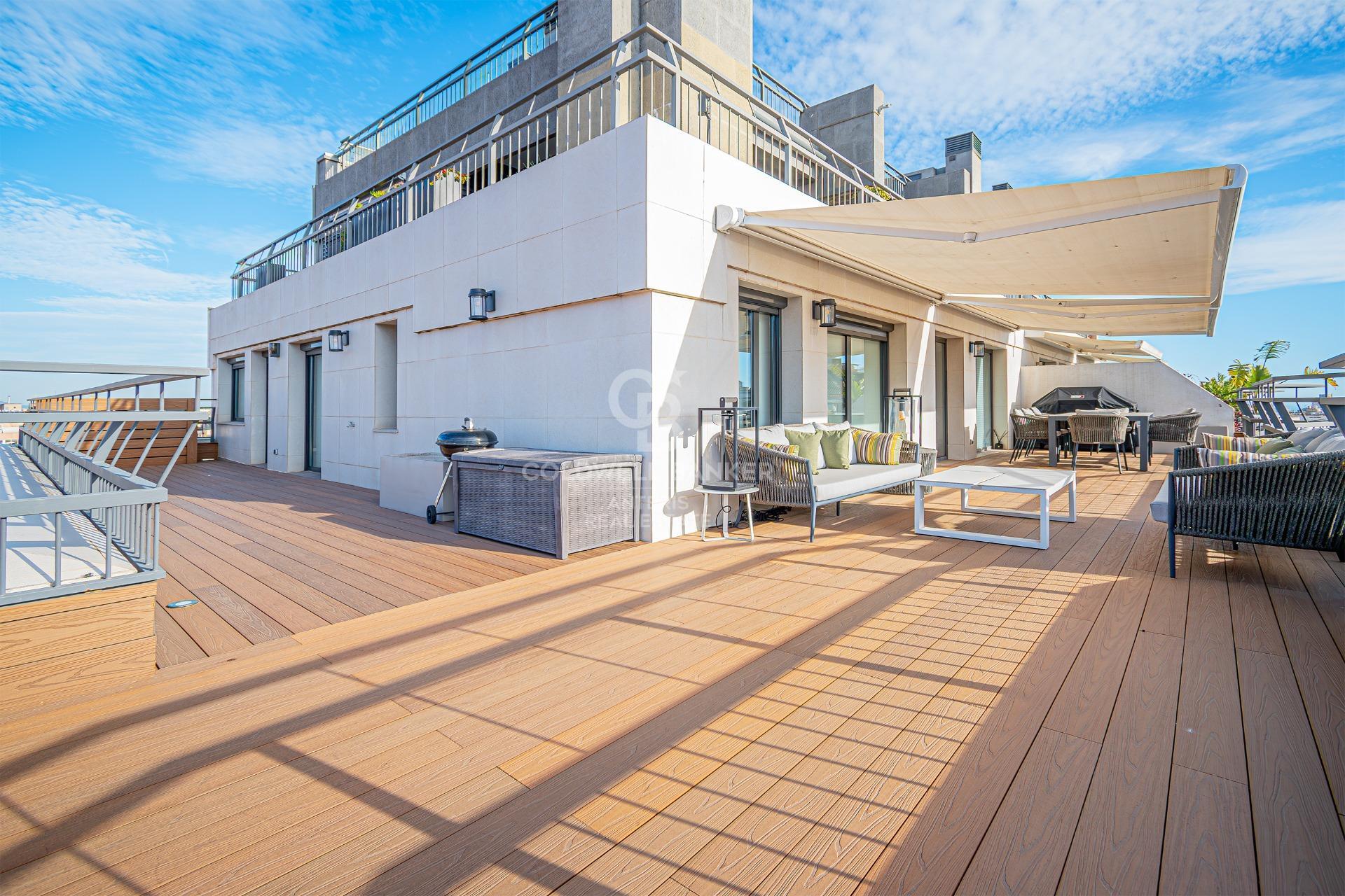 Modern penthouse with expansive terrace and stunning Barcelona city views