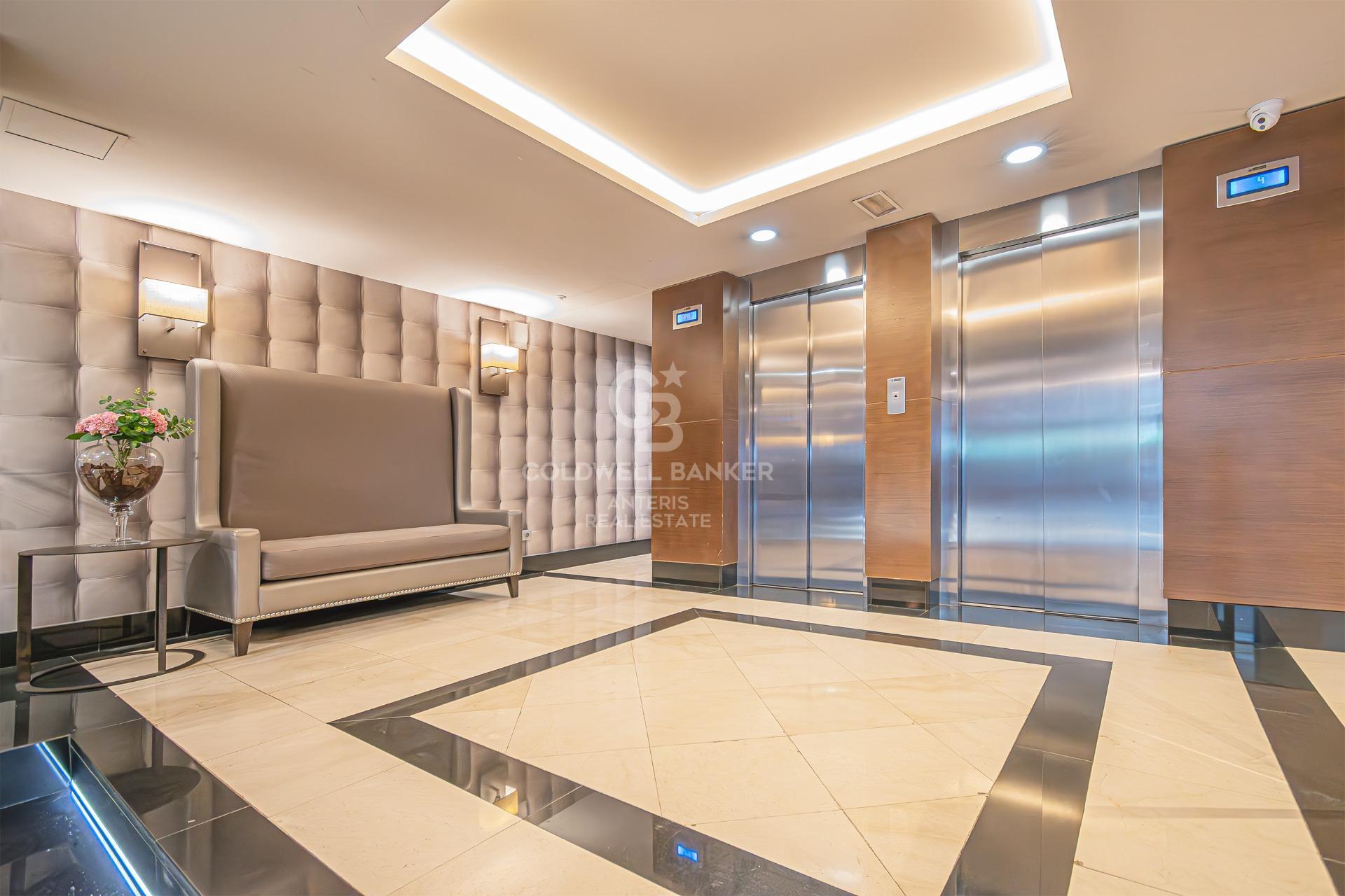 Modern penthouse with expansive terrace and stunning Barcelona city views