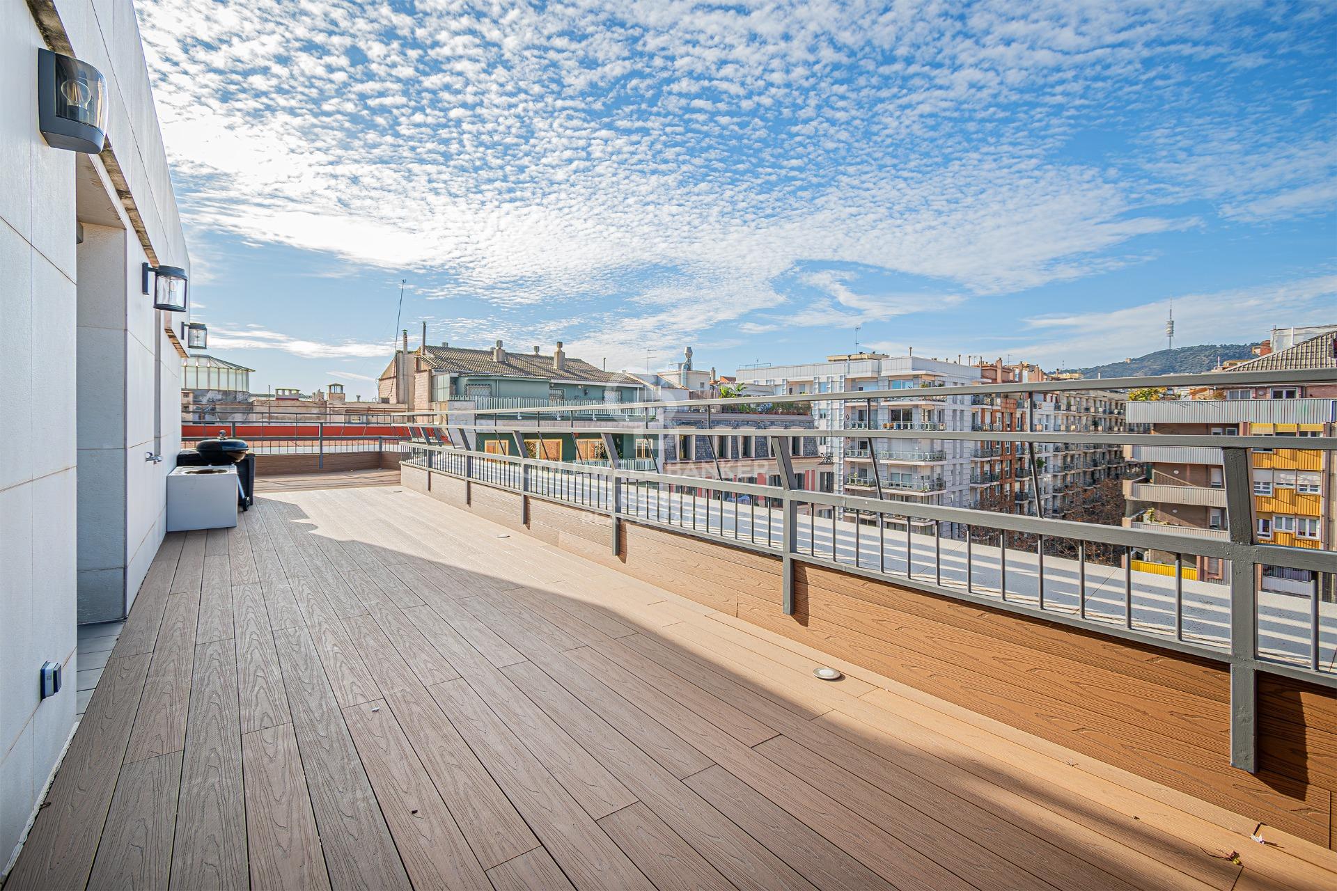 Modern penthouse with expansive terrace and stunning Barcelona city views