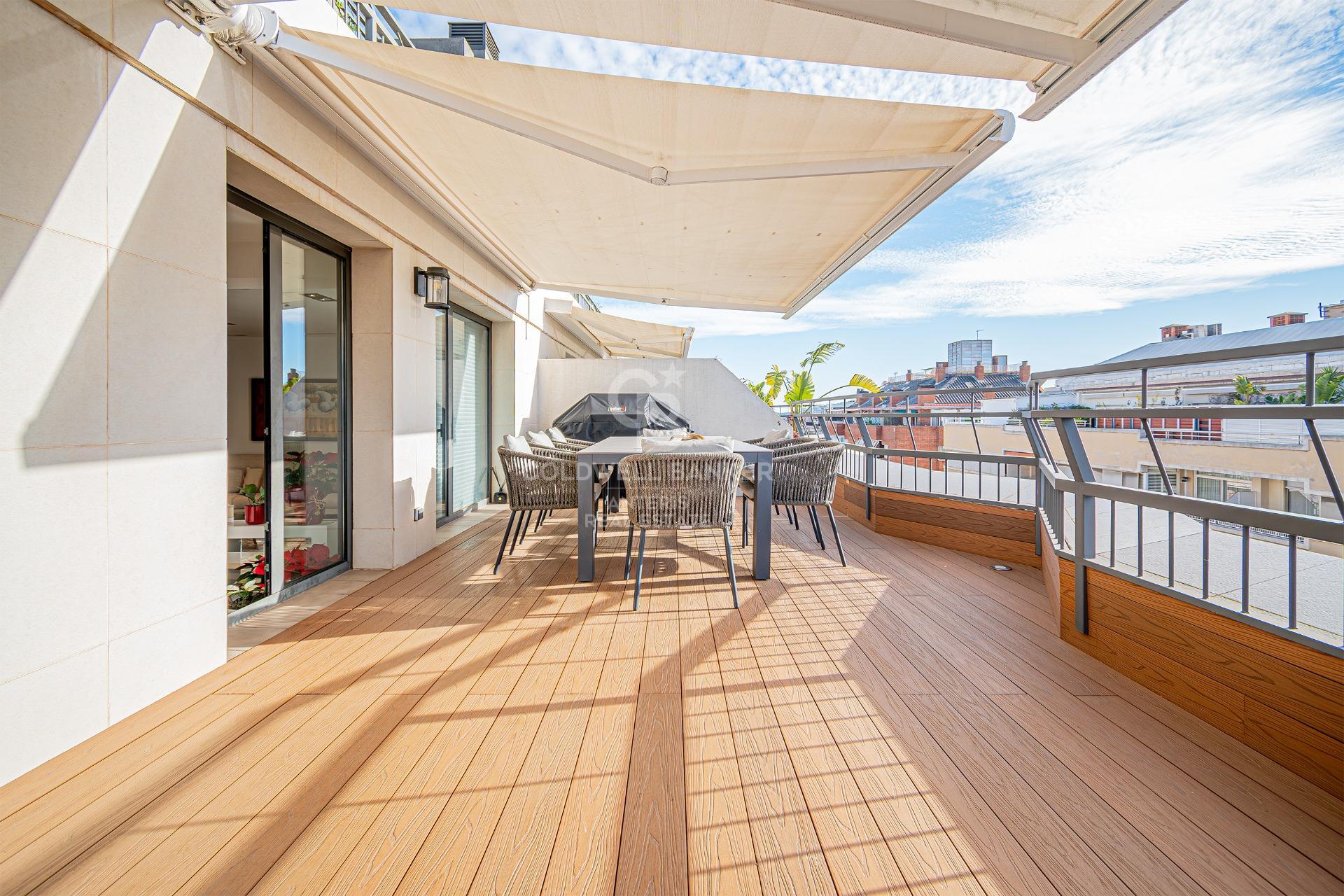 Modern penthouse with expansive terrace and stunning Barcelona city views