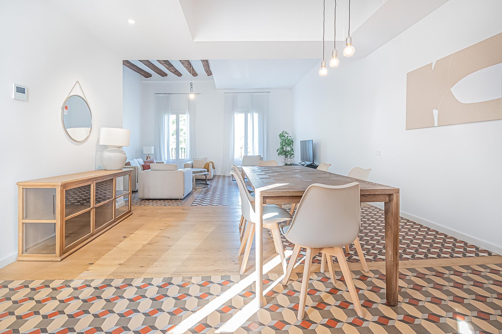 Amplio y luminoso piso en finca regia