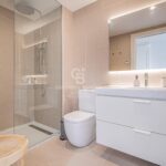 Bright, semi-new apartment with community pool