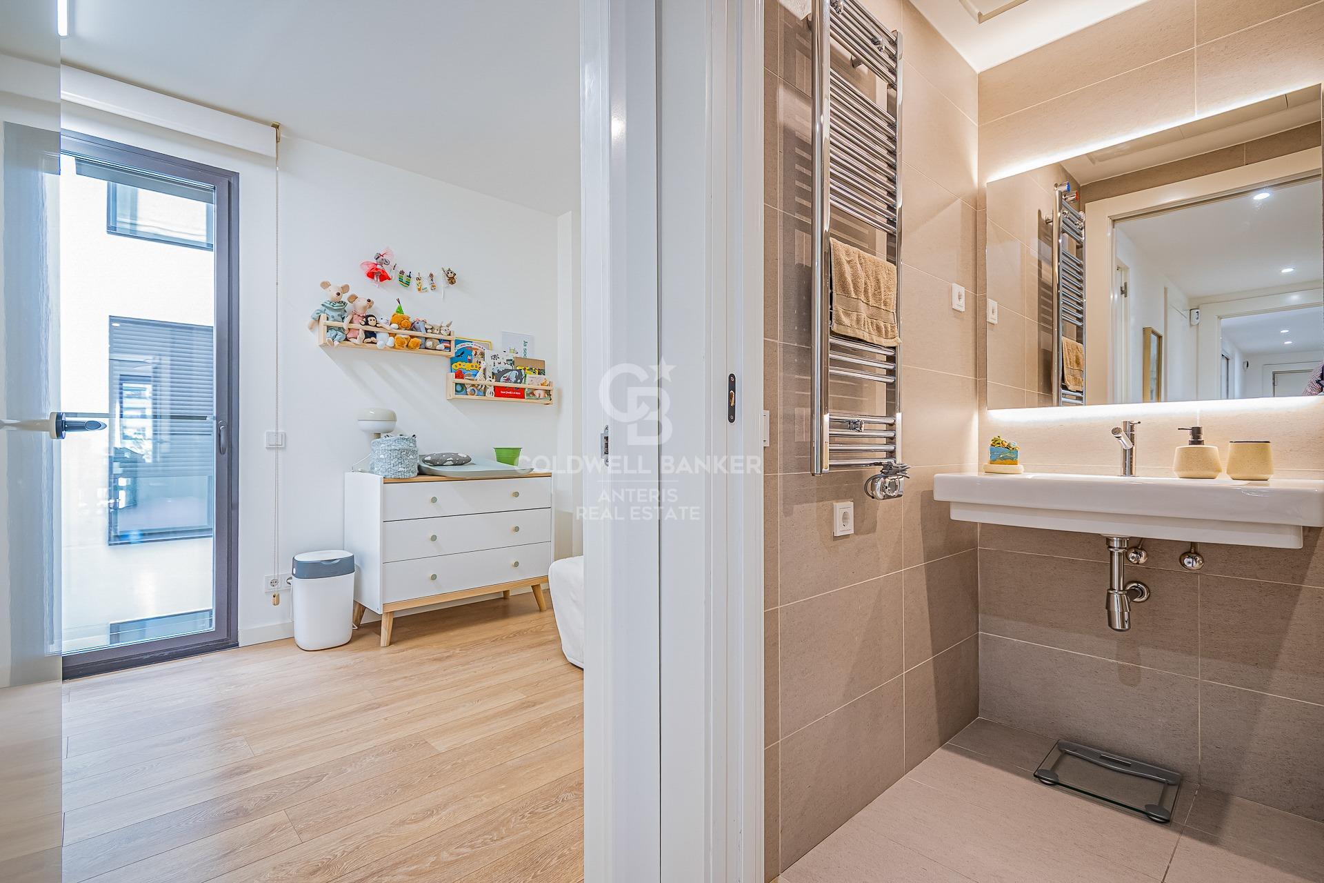 100 metrowe mieszkanie z basenem i widokiem na Sagrade Familie