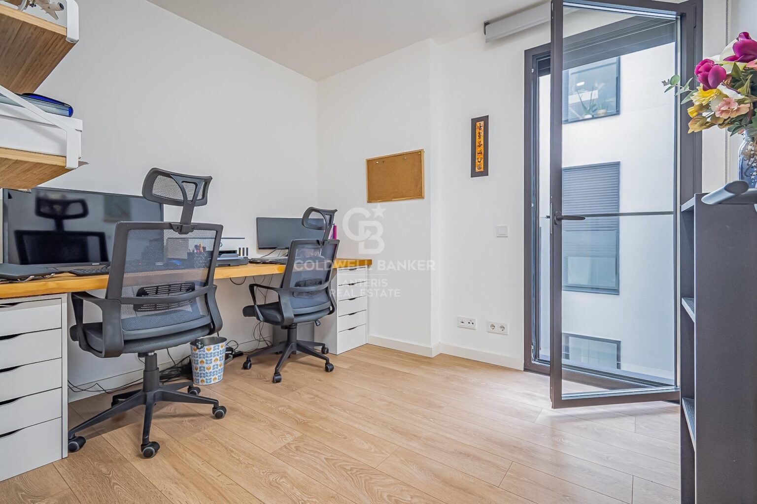 Bright, semi-new apartment with community pool