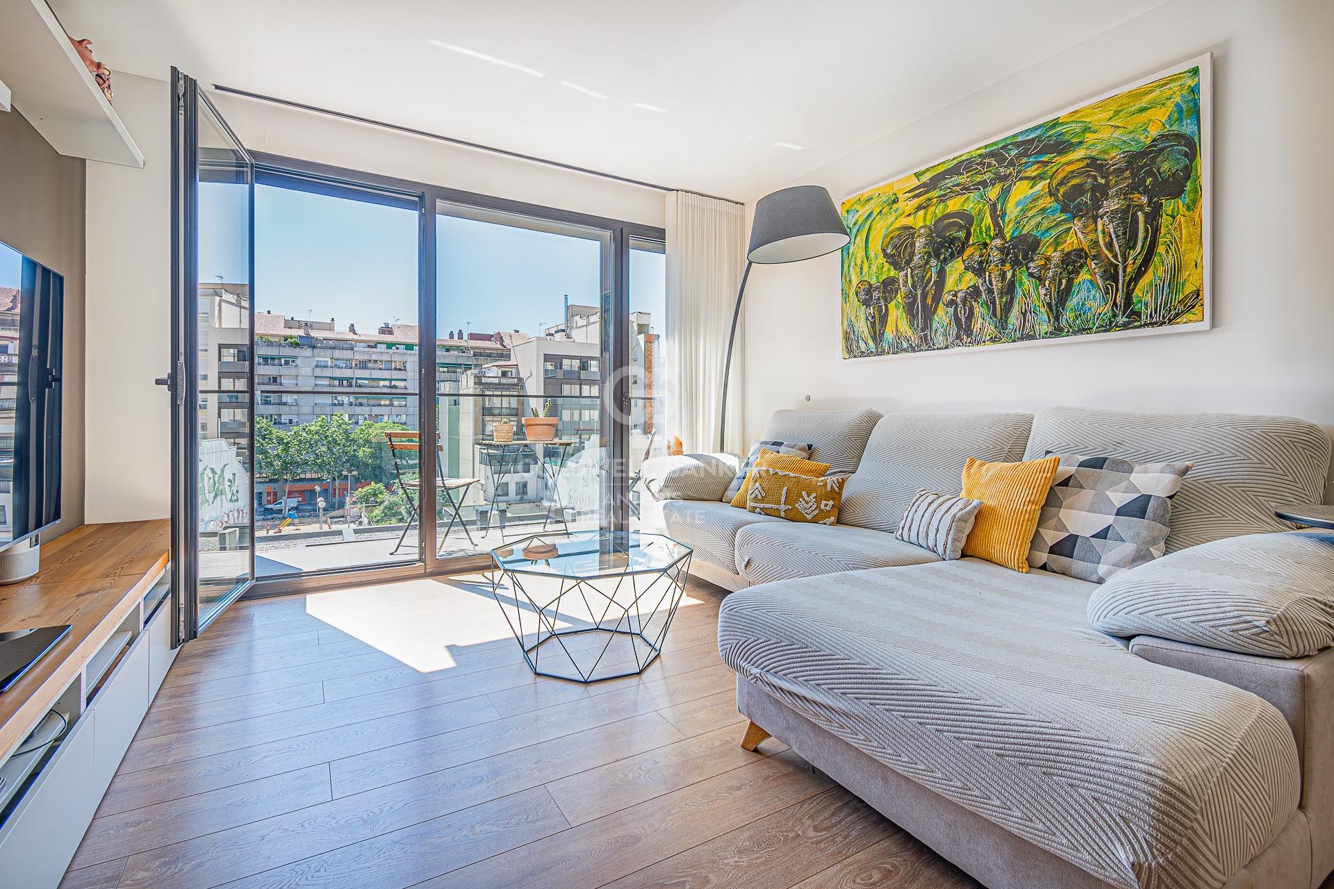 100 metrowe mieszkanie z basenem i widokiem na Sagrade Familie