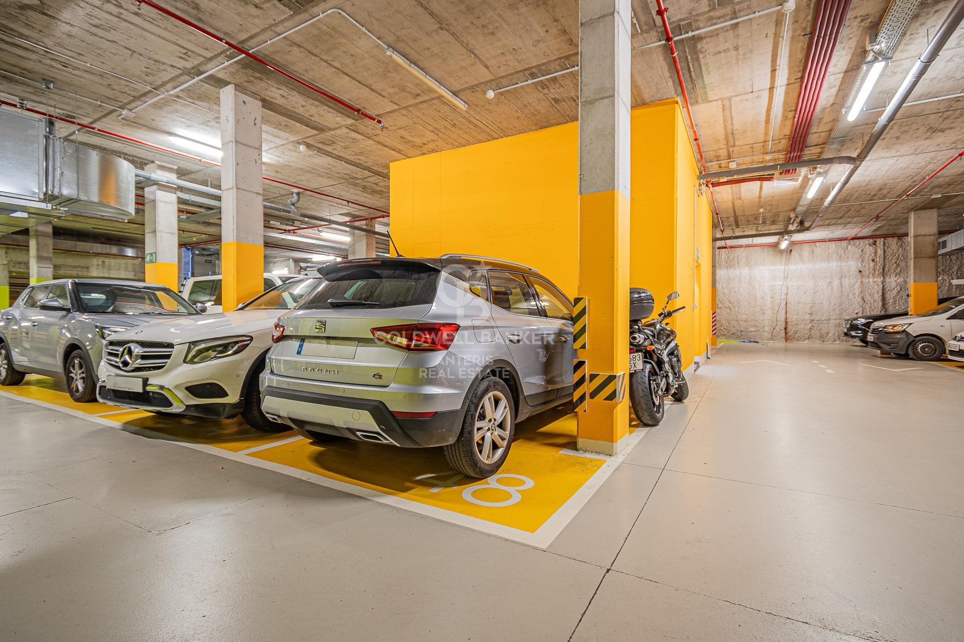 100 metrowe mieszkanie z basenem i widokiem na Sagrade Familie