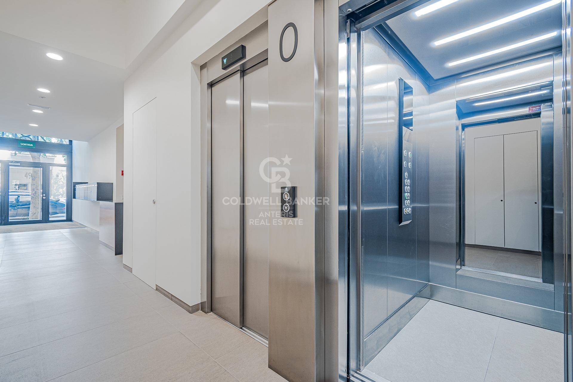 100 metrowe mieszkanie z basenem i widokiem na Sagrade Familie