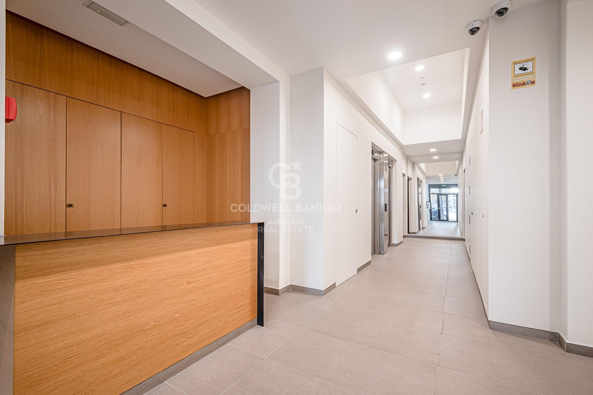 100 metrowe mieszkanie z basenem i widokiem na Sagrade Familie