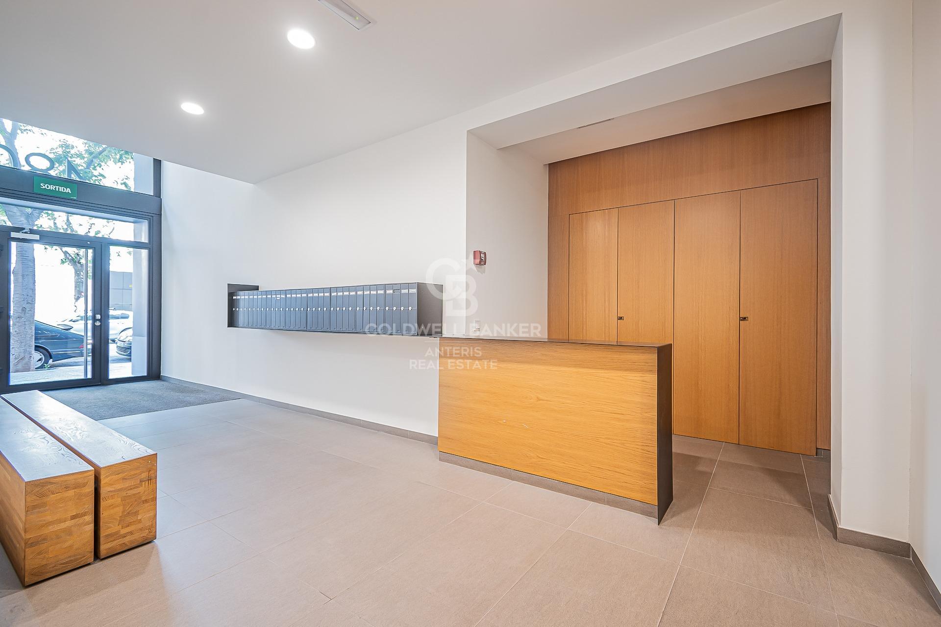 100 metrowe mieszkanie z basenem i widokiem na Sagrade Familie