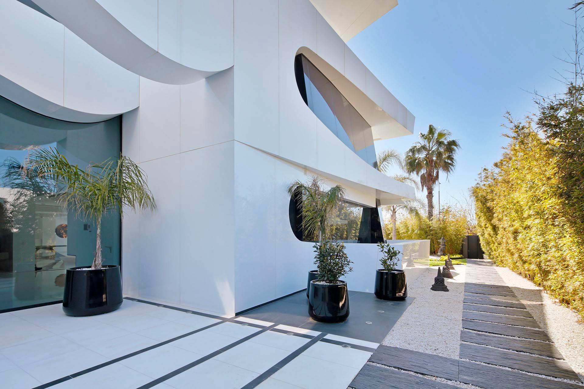 Luksusowa oaza przy plaży: Spektakularny diament architektury w Gava Mar